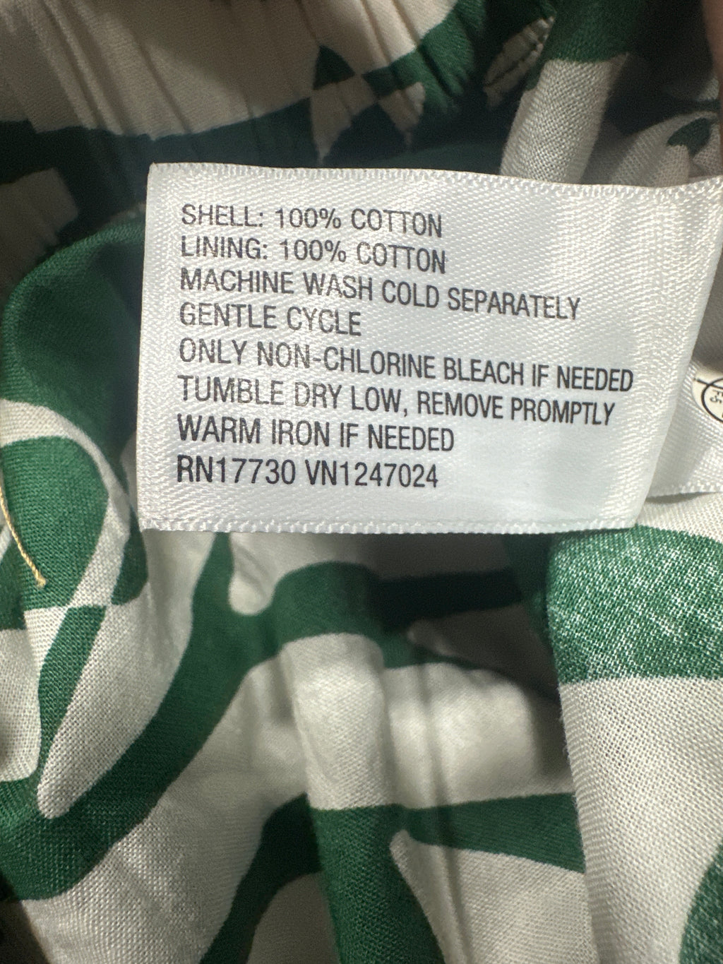 Universal Thread skirt material label showing 100 percent cotton shell and lining