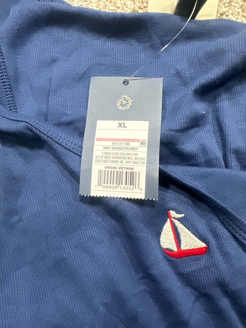 Universal Thread retail tag showing extra large size and UPC