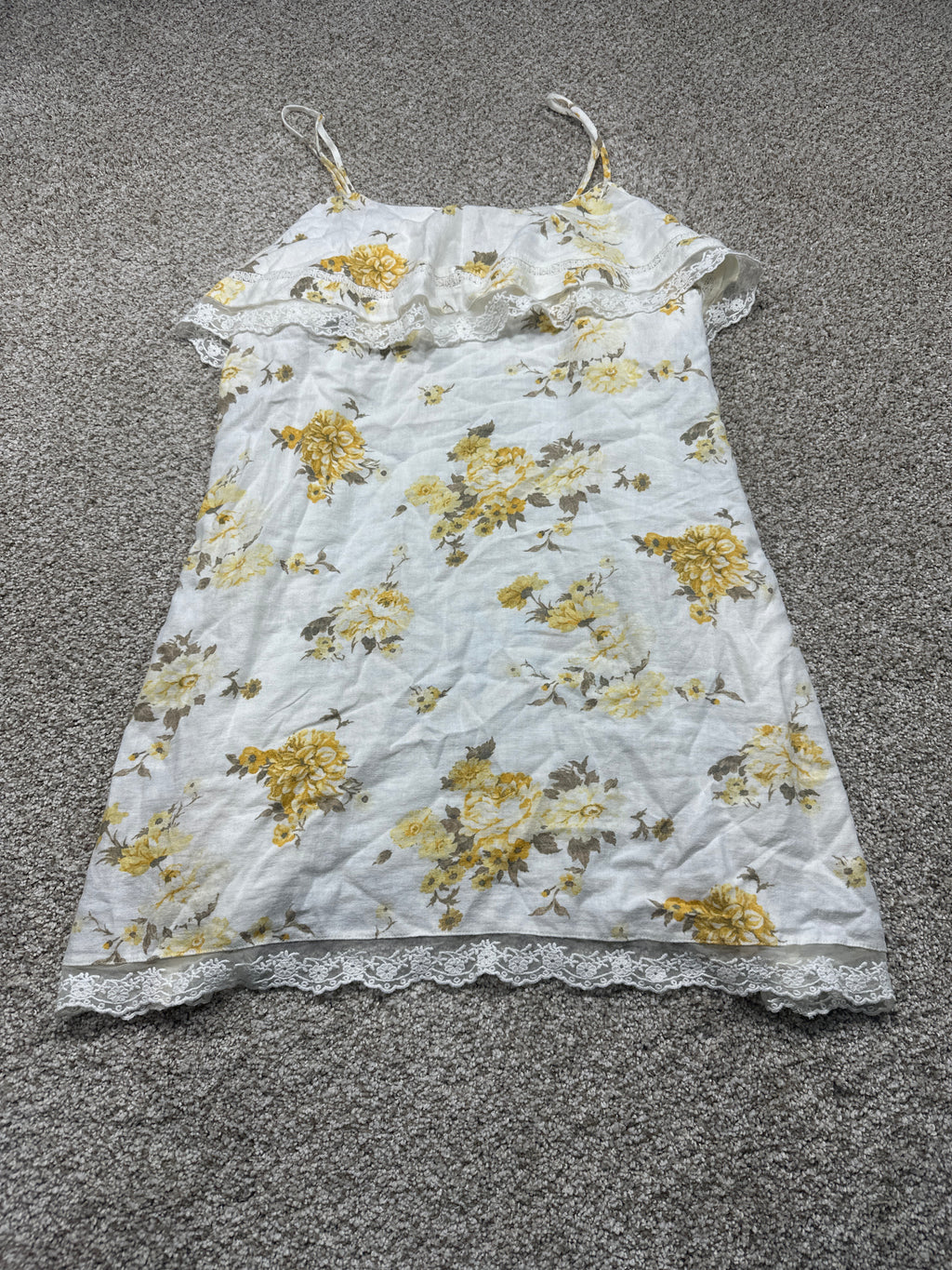 Universal Thread women’s white yellow floral lace trim sundress front view