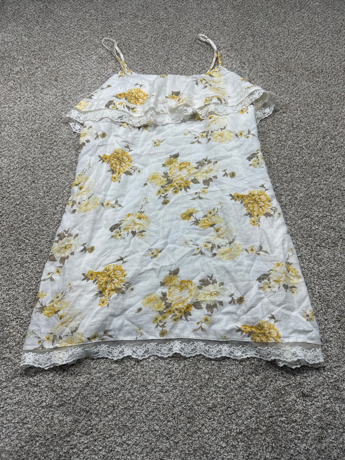 Universal Thread women’s white yellow floral lace trim sundress front view