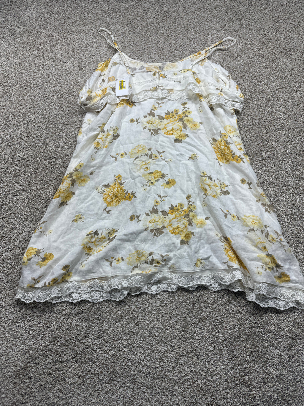 Universal Thread women’s white yellow floral lace trim sundress back view
