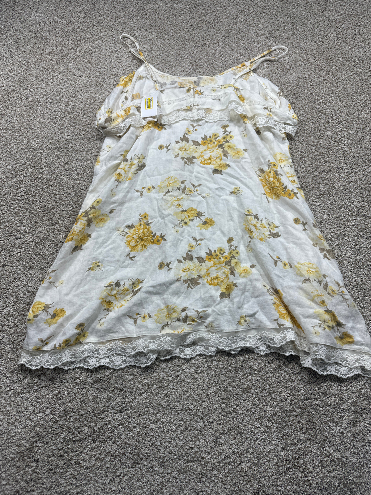 Universal Thread women’s white yellow floral lace trim sundress back view