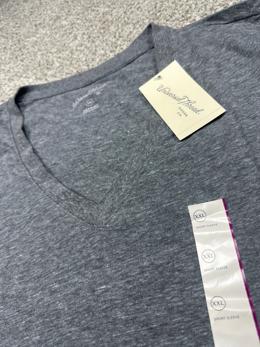 Universal Thread women's heather gray short sleeve V-neck T-shirt neckline and size tag