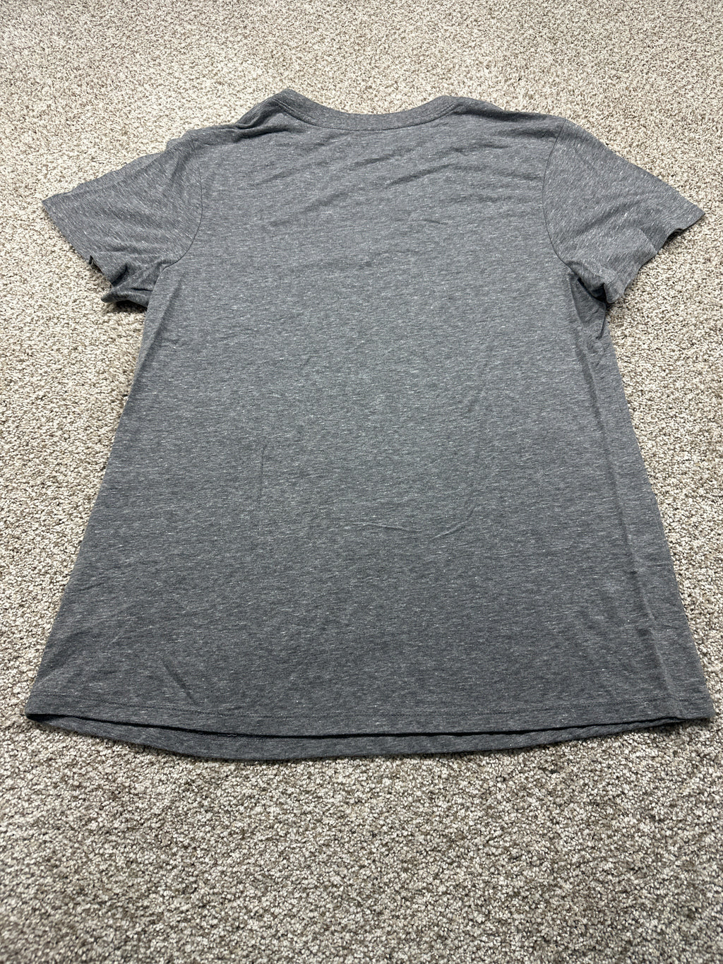 Universal Thread women's heather gray short sleeve V-neck T-shirt back