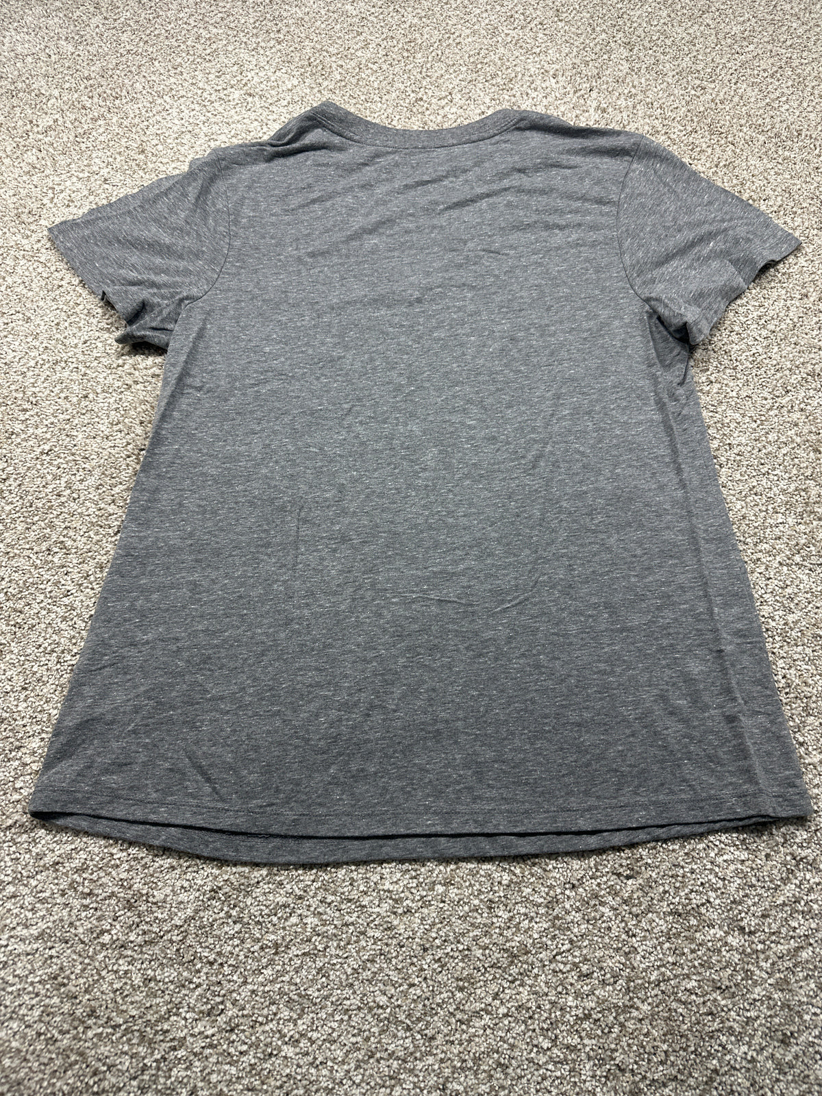 Universal Thread women's heather gray short sleeve V-neck T-shirt back