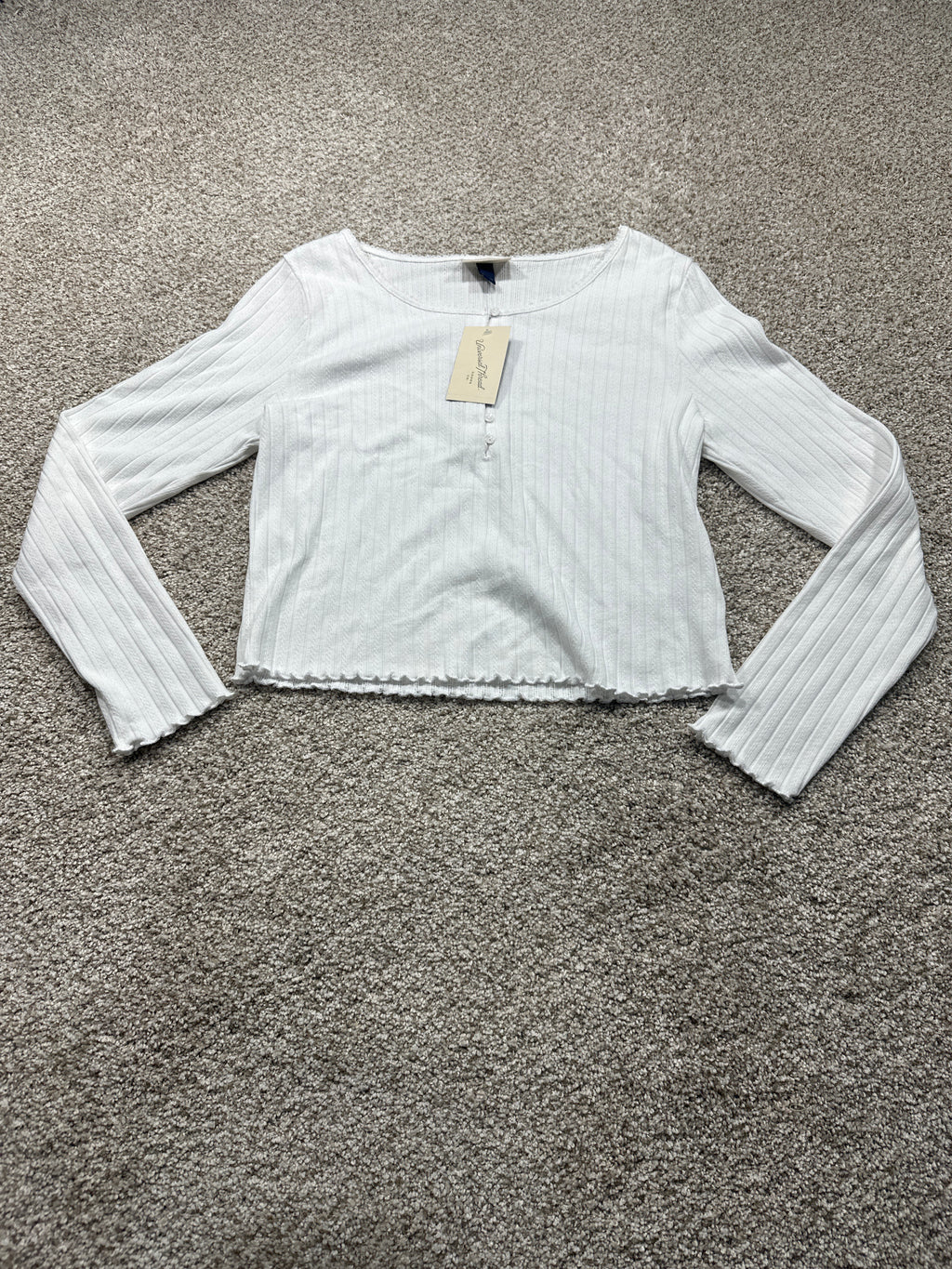 Universal Thread women's white ribbed long sleeve henley crop top front