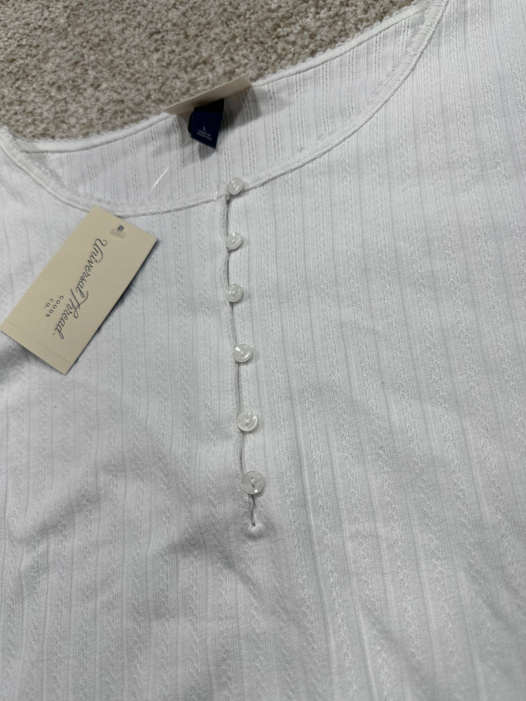 Universal Thread women's white ribbed long sleeve henley crop top neckline