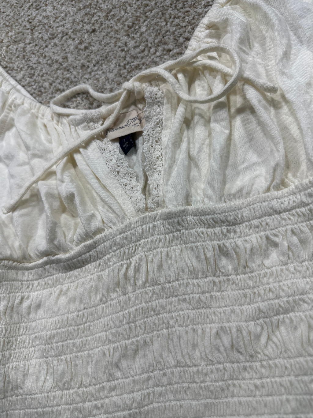 Universal Thread women's cream smocked puff sleeve top neckline