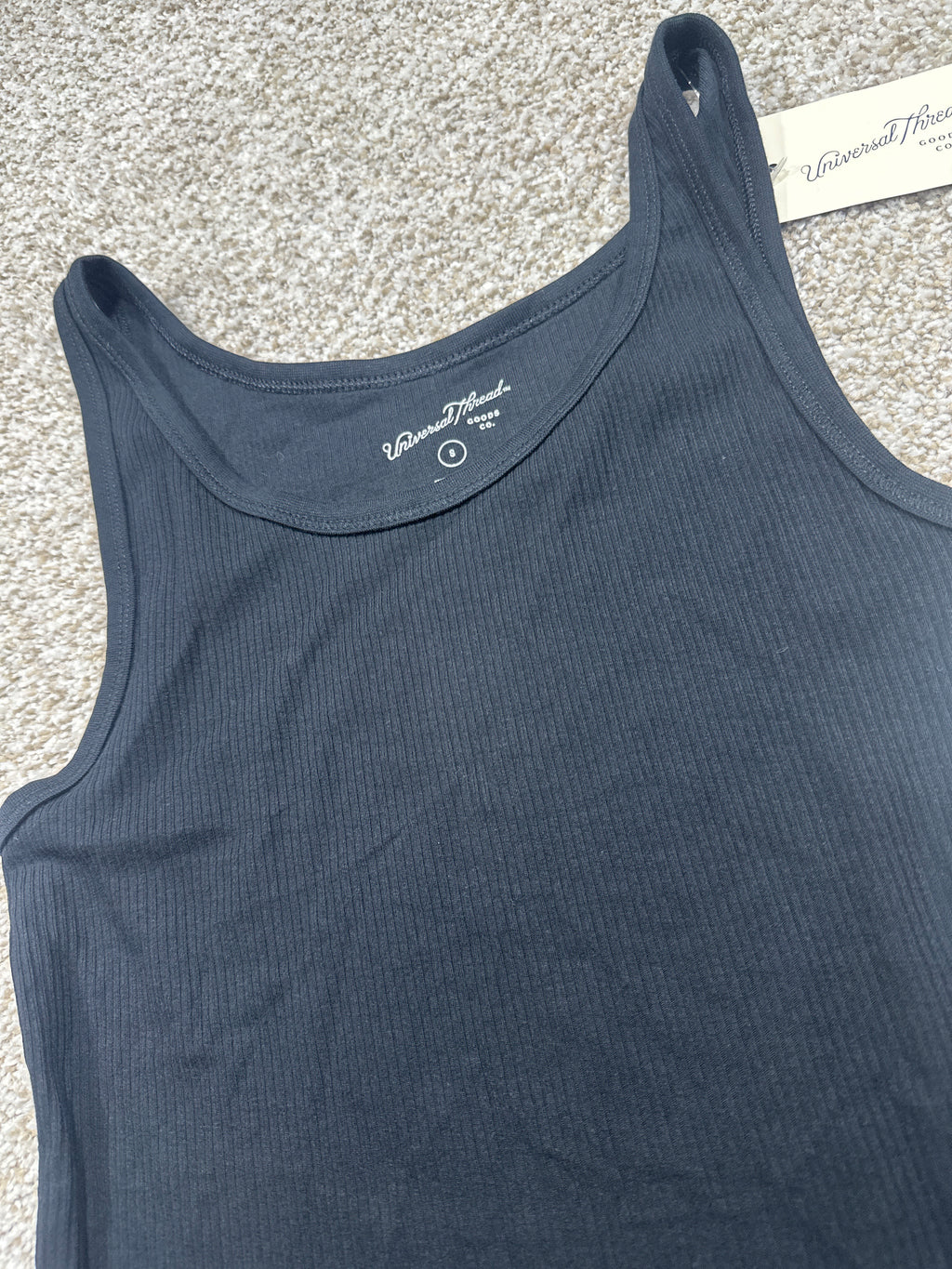 Universal Thread women's black ribbed tank top neckline