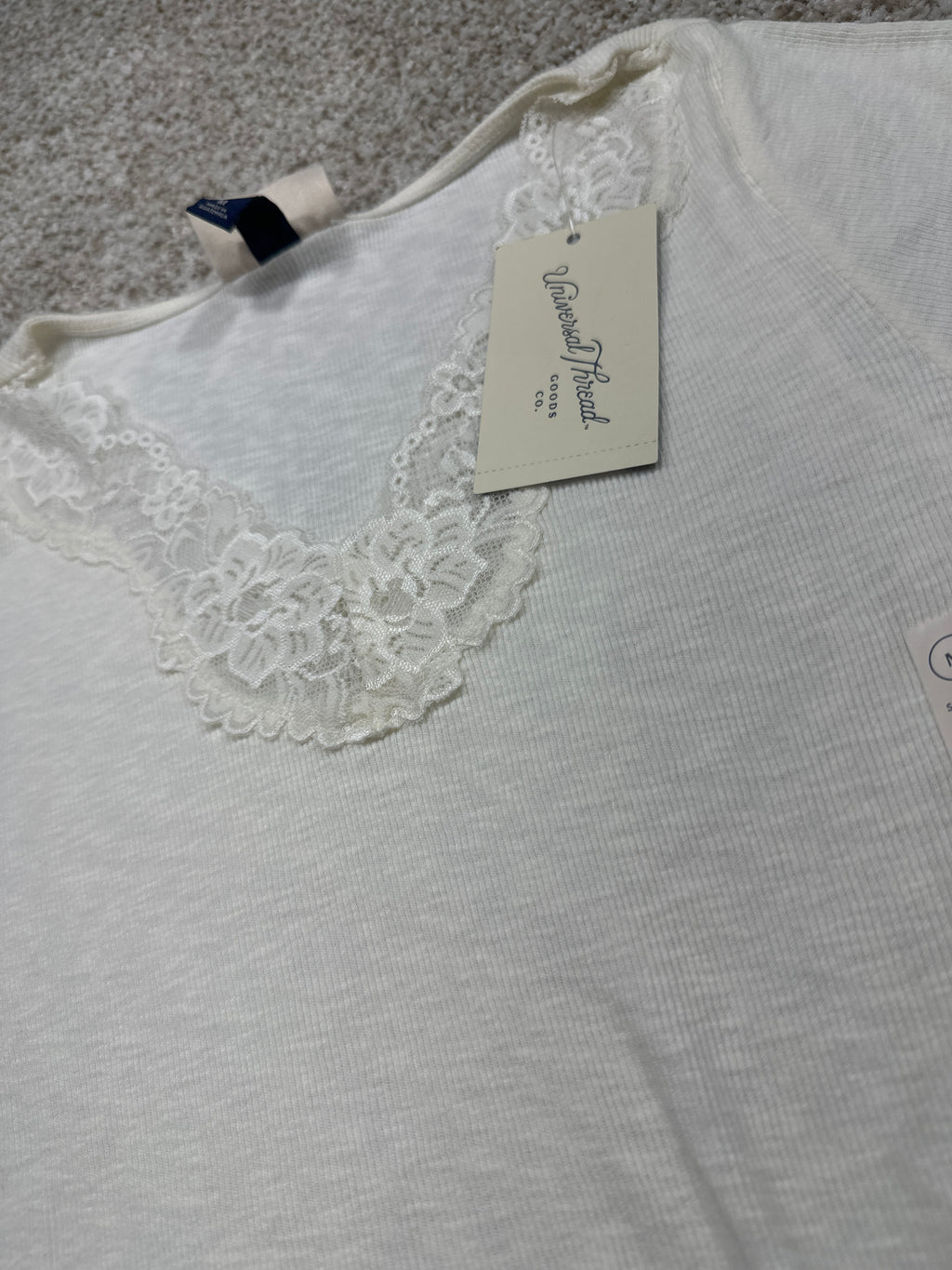 Universal Thread women's cream lace trim ribbed T-shirt lace neckline