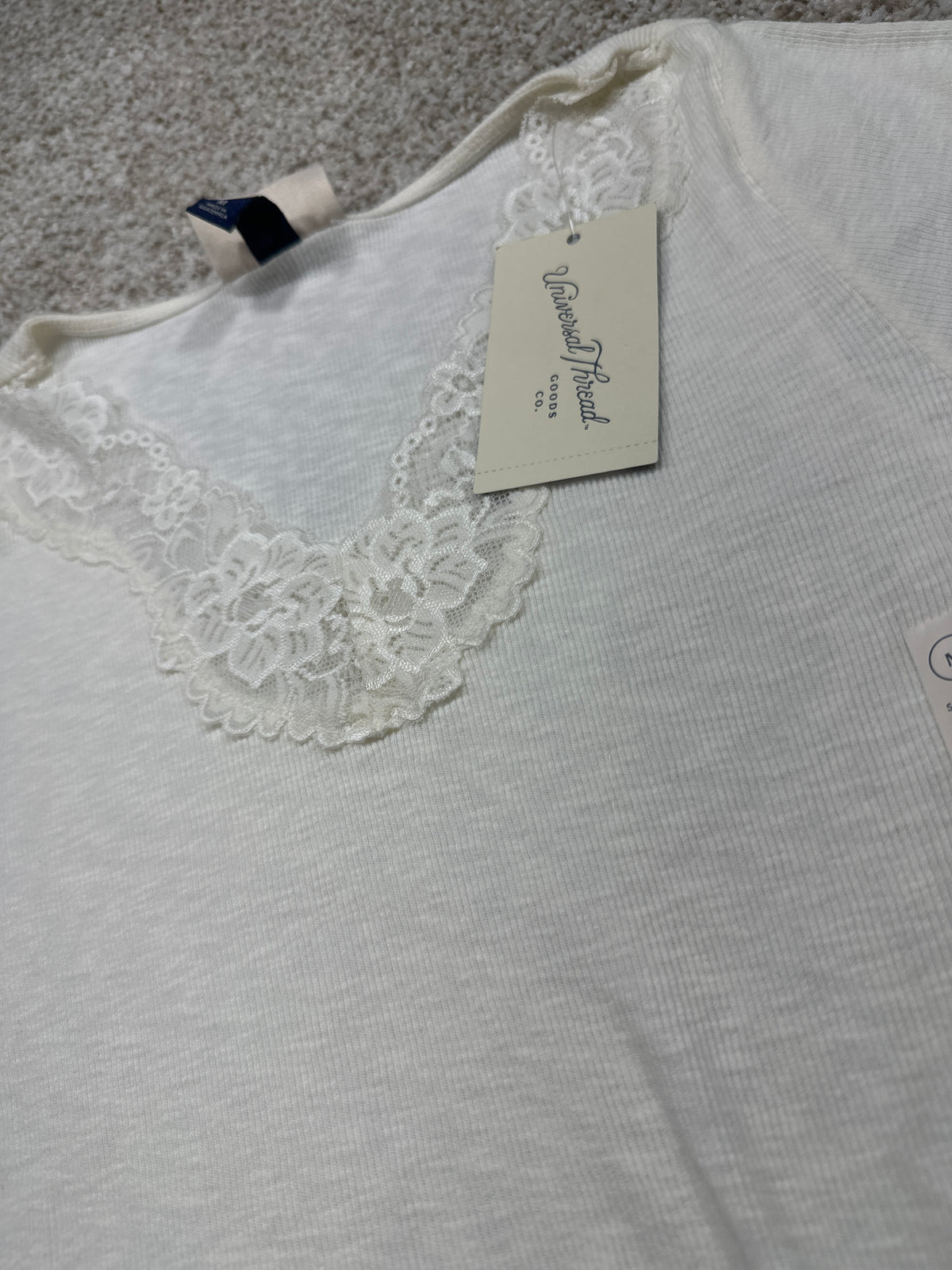 Universal Thread women's cream lace trim ribbed T-shirt lace neckline