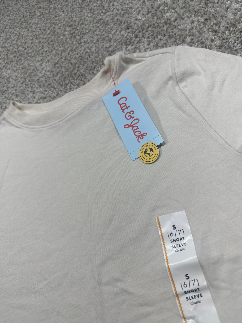 Cat & Jack boys beige classic short-sleeve T-shirt size S 6/7 detail