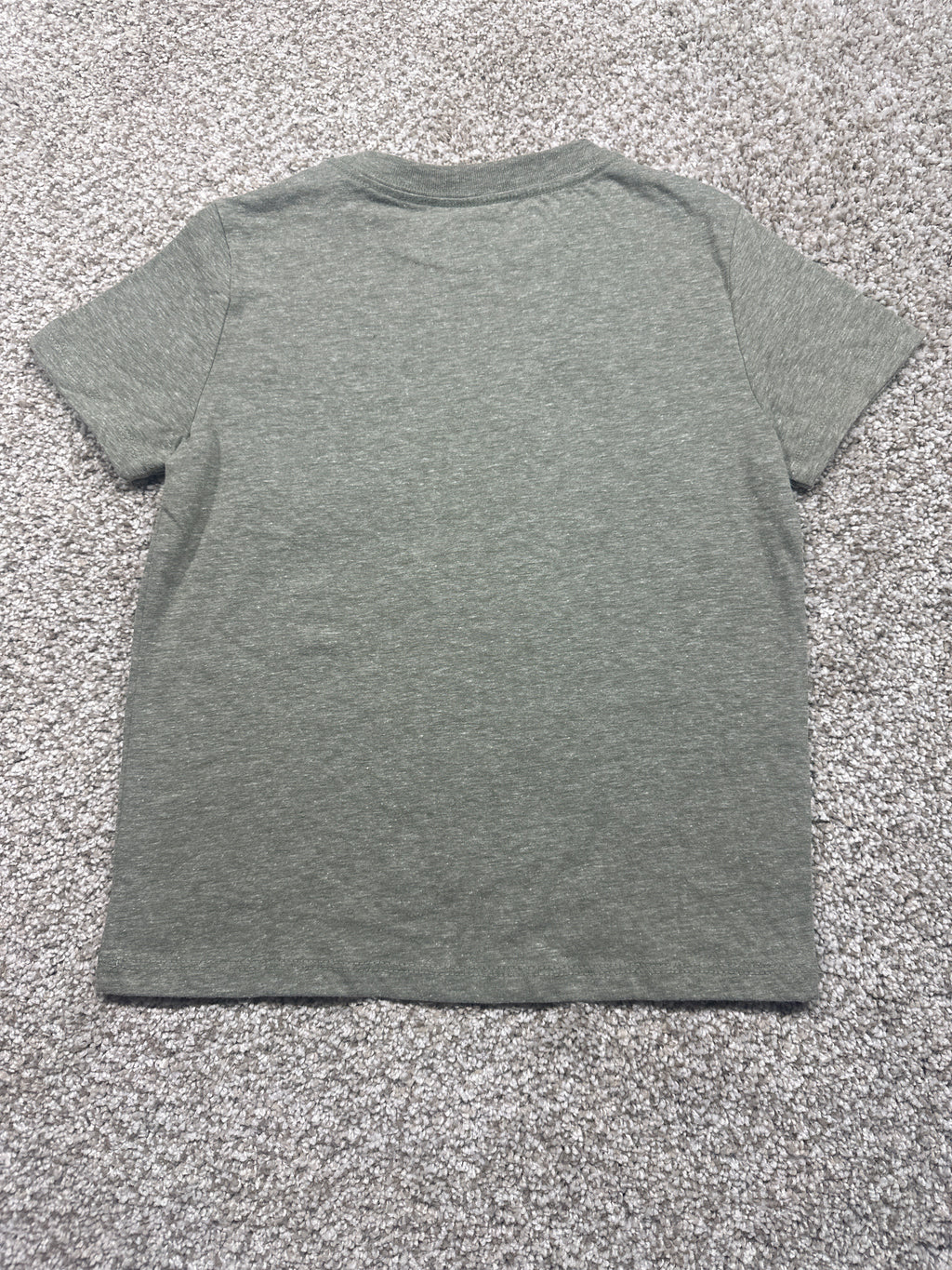 Cat & Jack boys olive heather pocket T-shirt size XS 4/5 back view