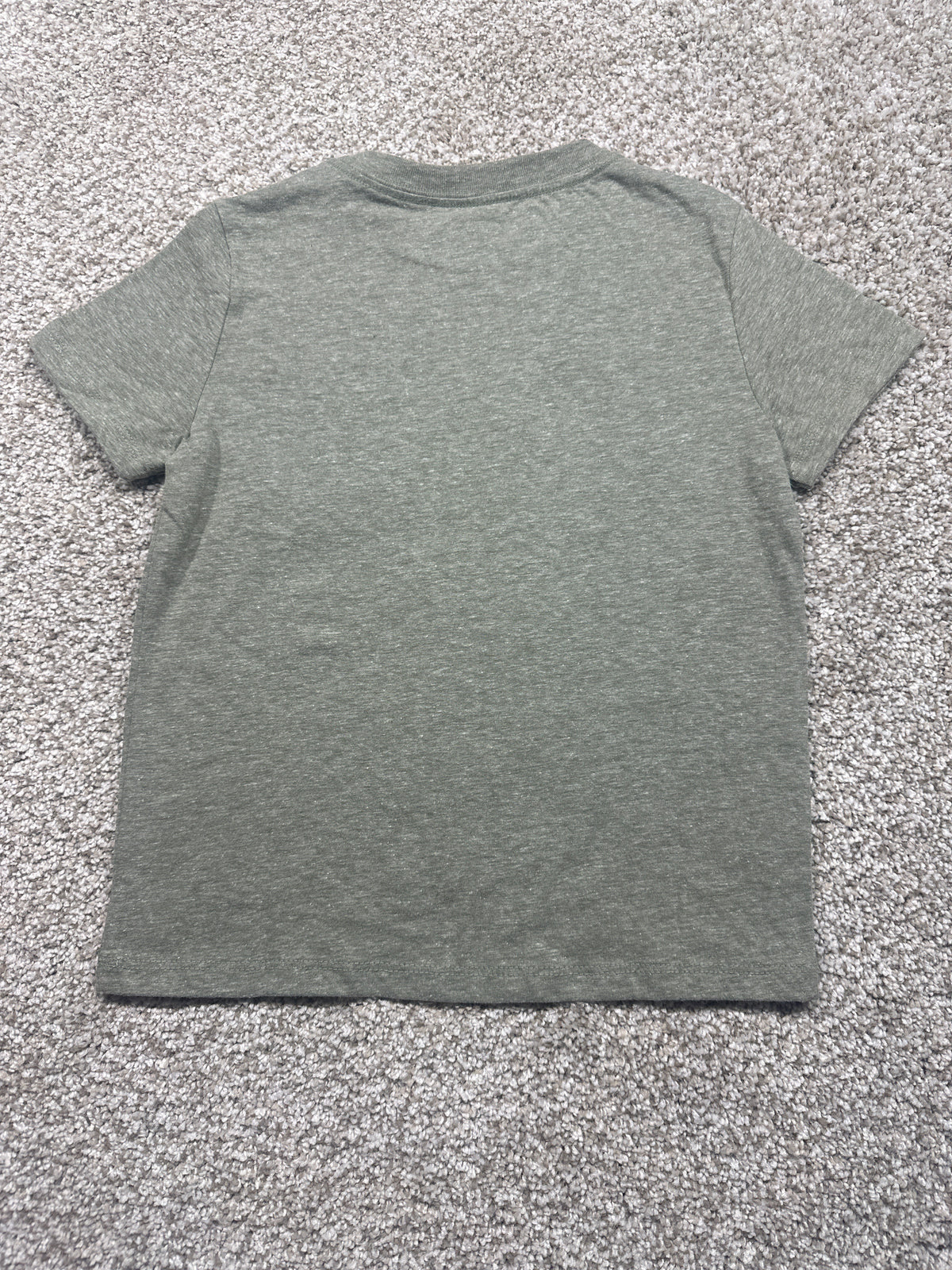 Cat & Jack boys olive heather pocket T-shirt size XS 4/5 back view