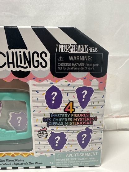 Disney Munchlings Mini Munch Display 7-Piece Set with 4 Mystery Figures Blue