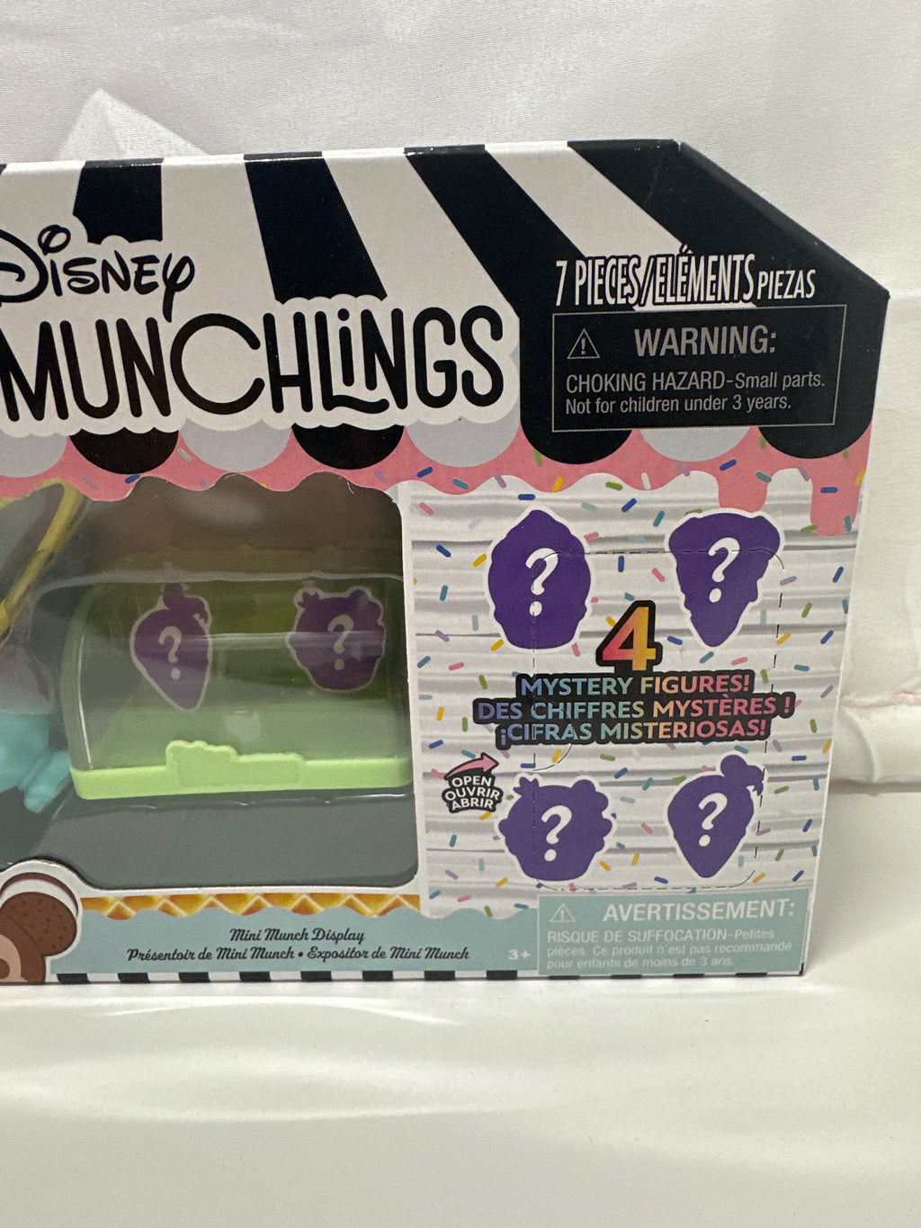 Disney Munchlings Mini Munch Display 7-Piece Set with 4 Mystery Figures Green
