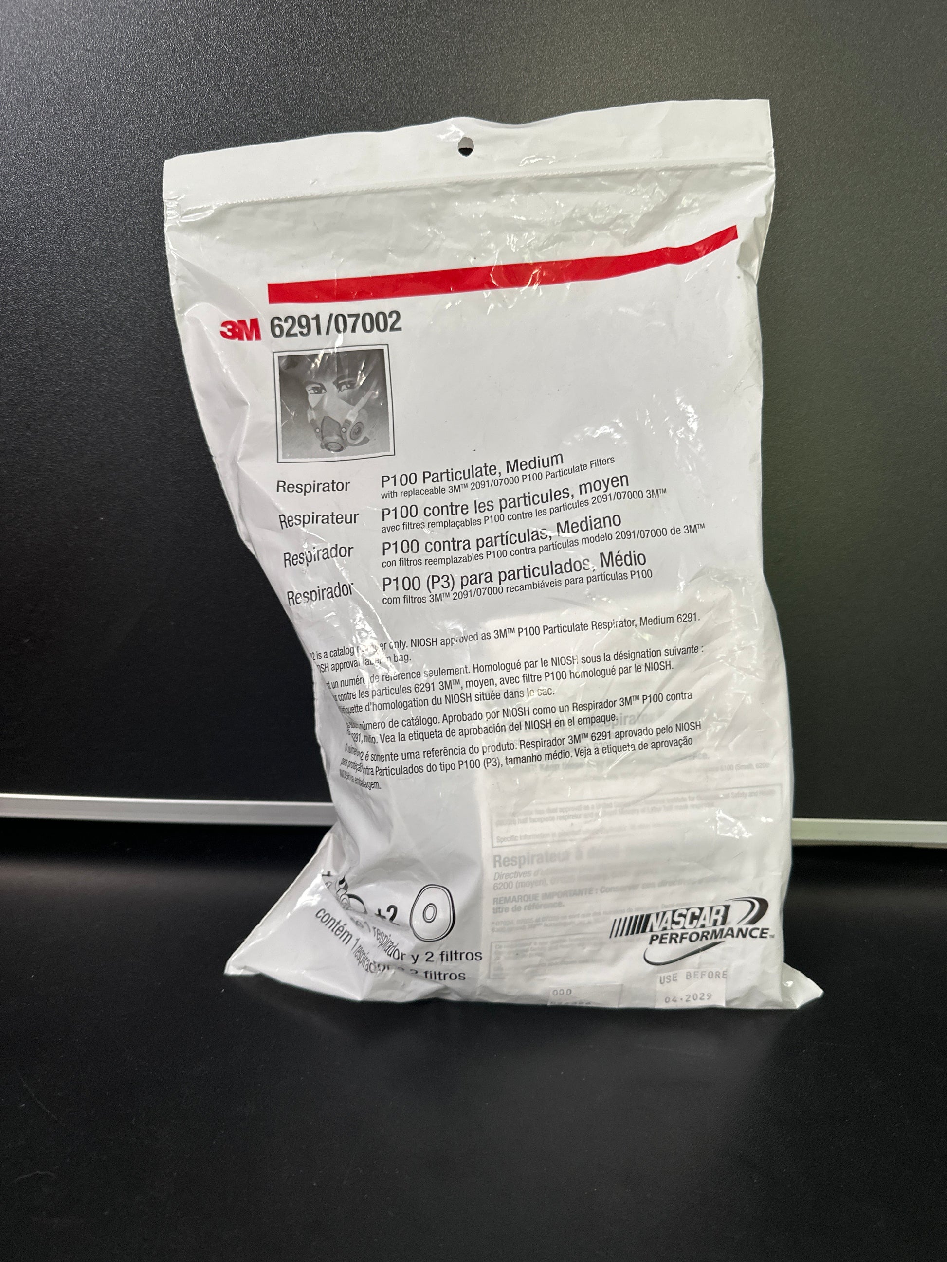 3M Half Facepiece Reusable Respirator Assembly Kit 6391, Size Medium, P100, Lightweight, Comfortable, Easy to Adjust, Includes 2091 Particulate Filter, Welding, Soldering, Asbestos