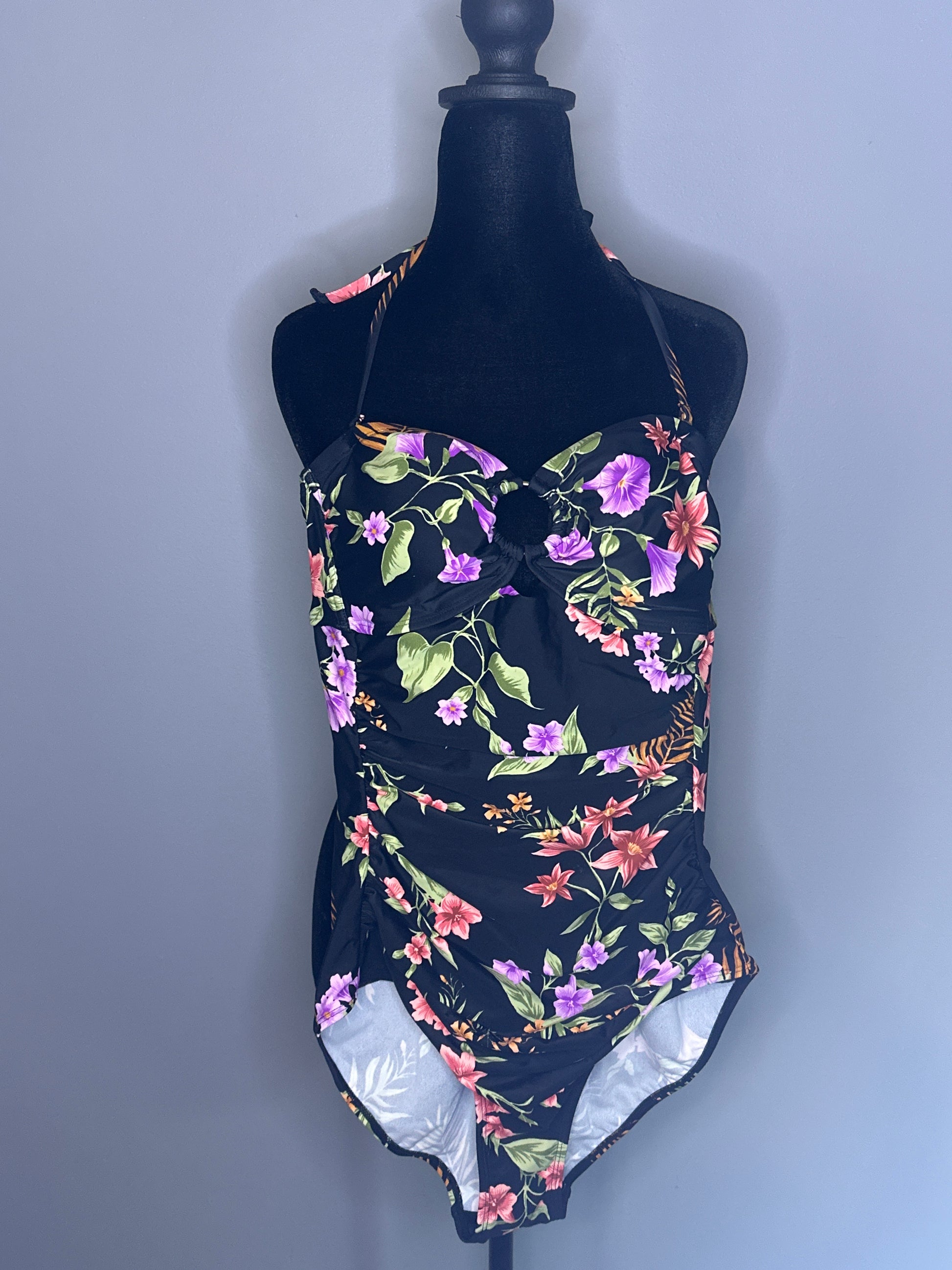Women's Center Ring-Front Tummy Control Bandeau Full Coverage One Piece Swimsuit - Shade & Shore™
