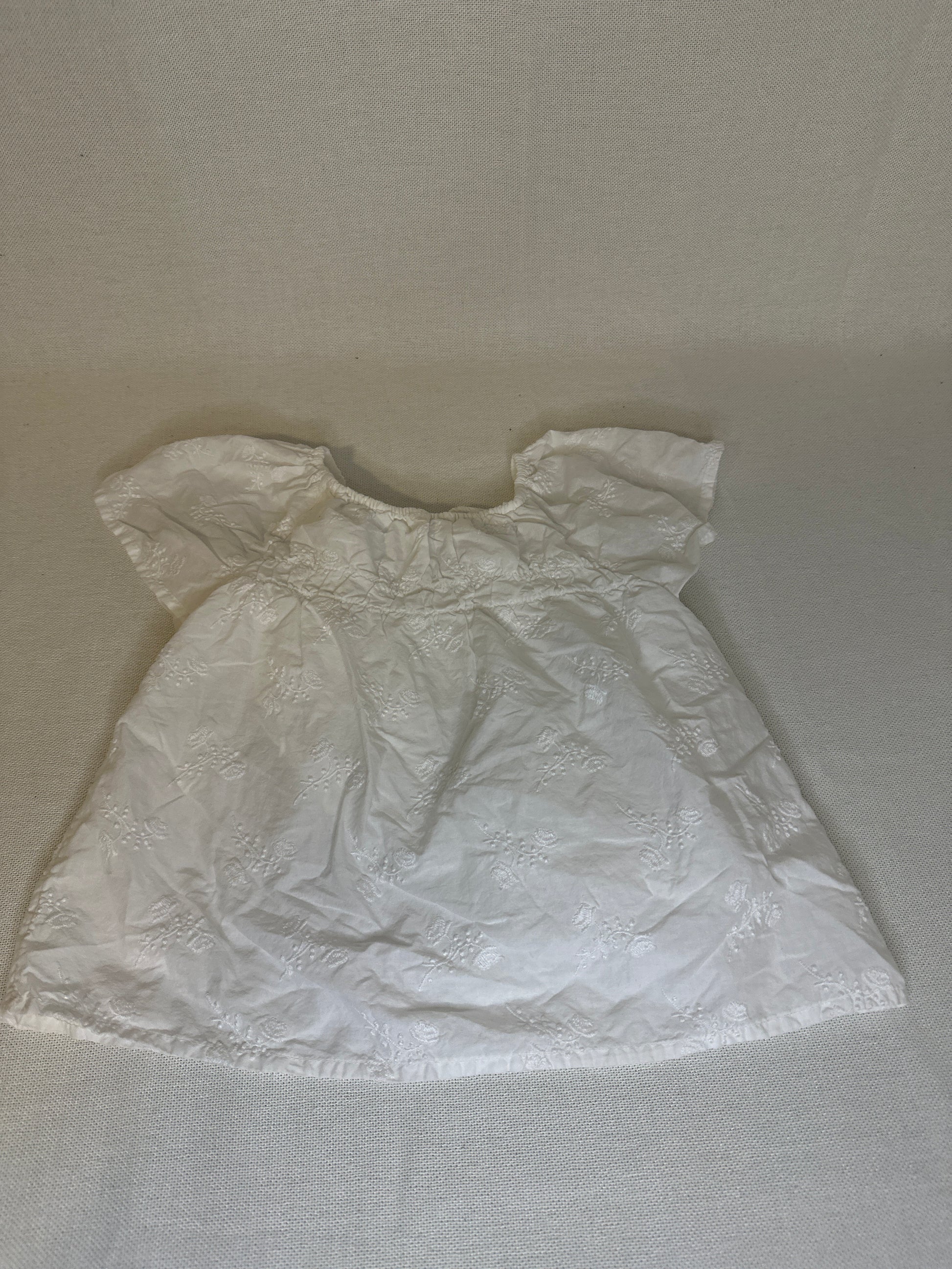 🌸 Cat and Jack Girls’ White Floral Shirt – Size S (6/7) 🌸