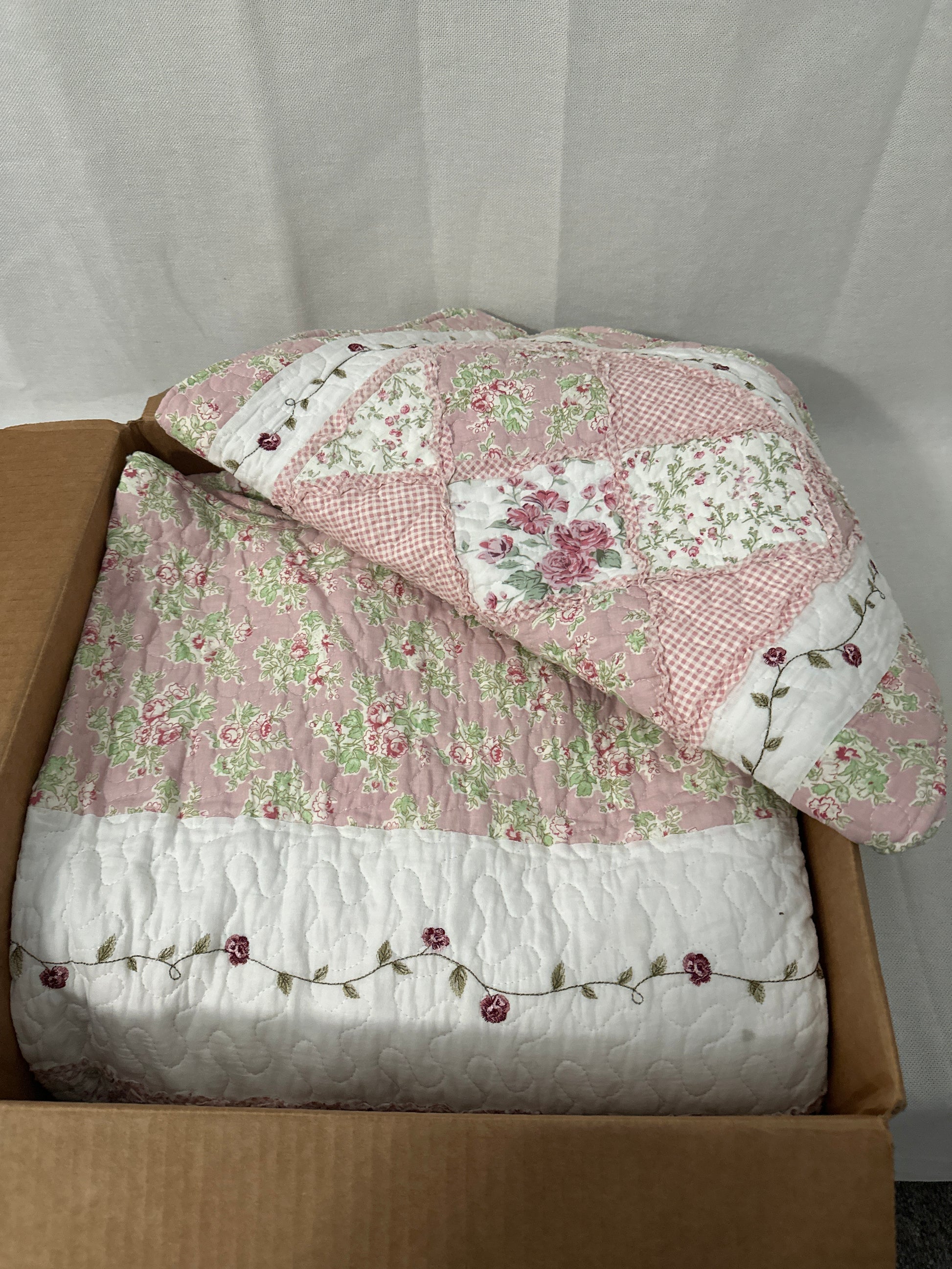 Donna Sharp Strawberry Garden Quilt & Sham Set Queen