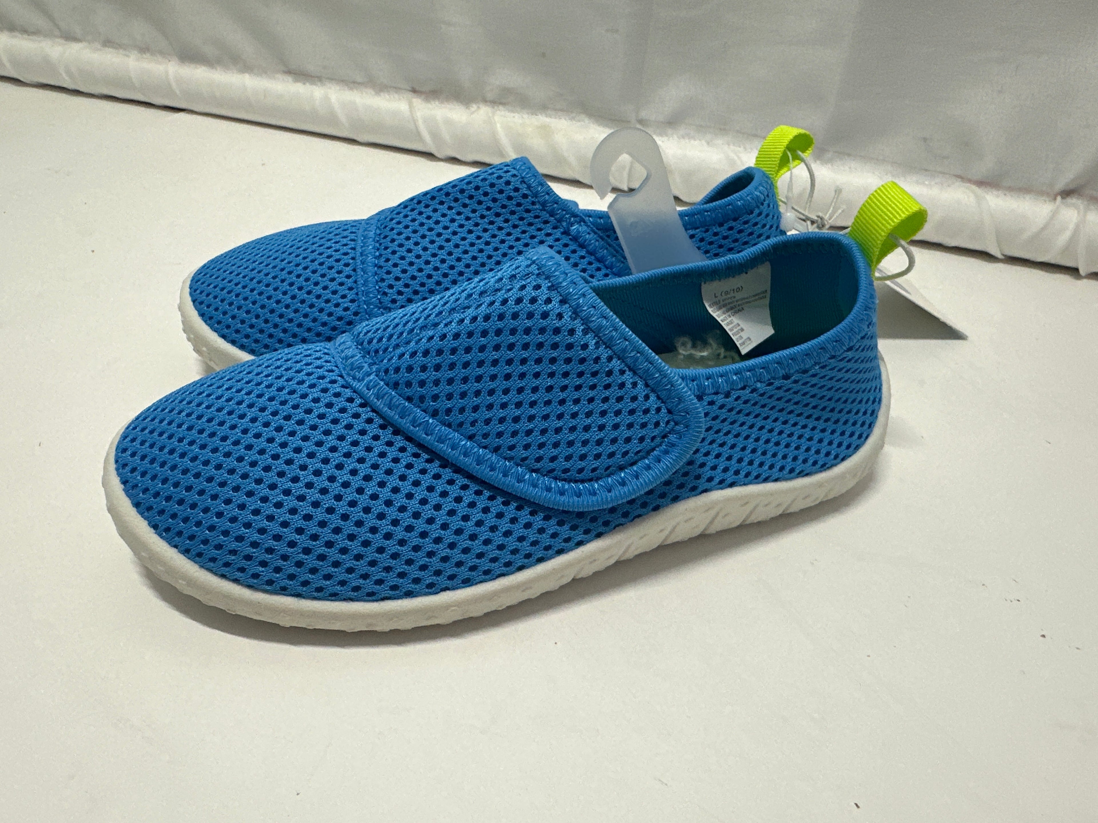Cat & Jack Toddler Water Shoes Blue Size L 9/10 Lightweight Slip On