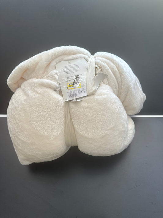 King Microplush bed blanket-Threshold - Sour cream