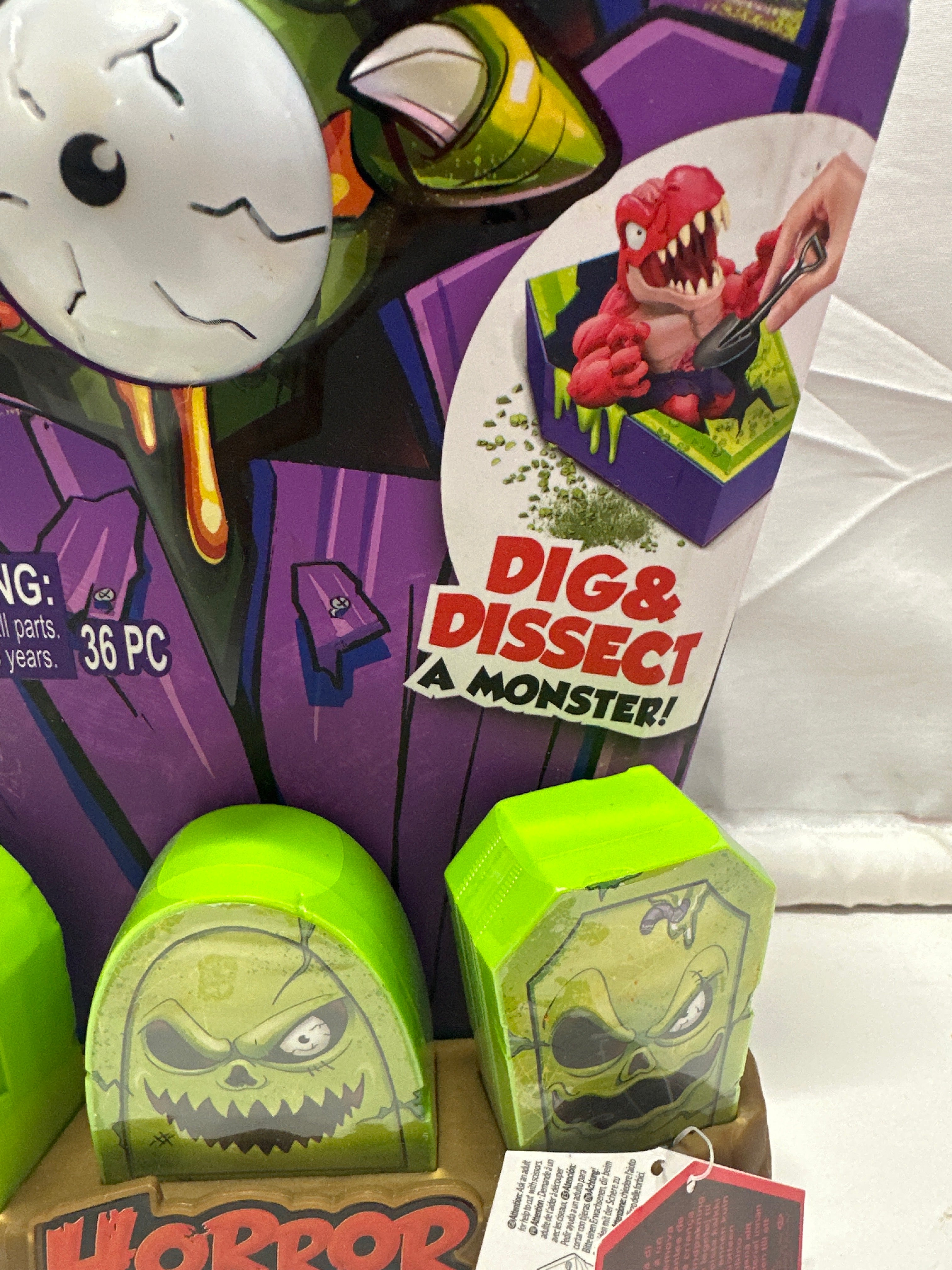 ZURU Smashers Horror House Monster Dig & Build Surprise Toy 35+ Pieces