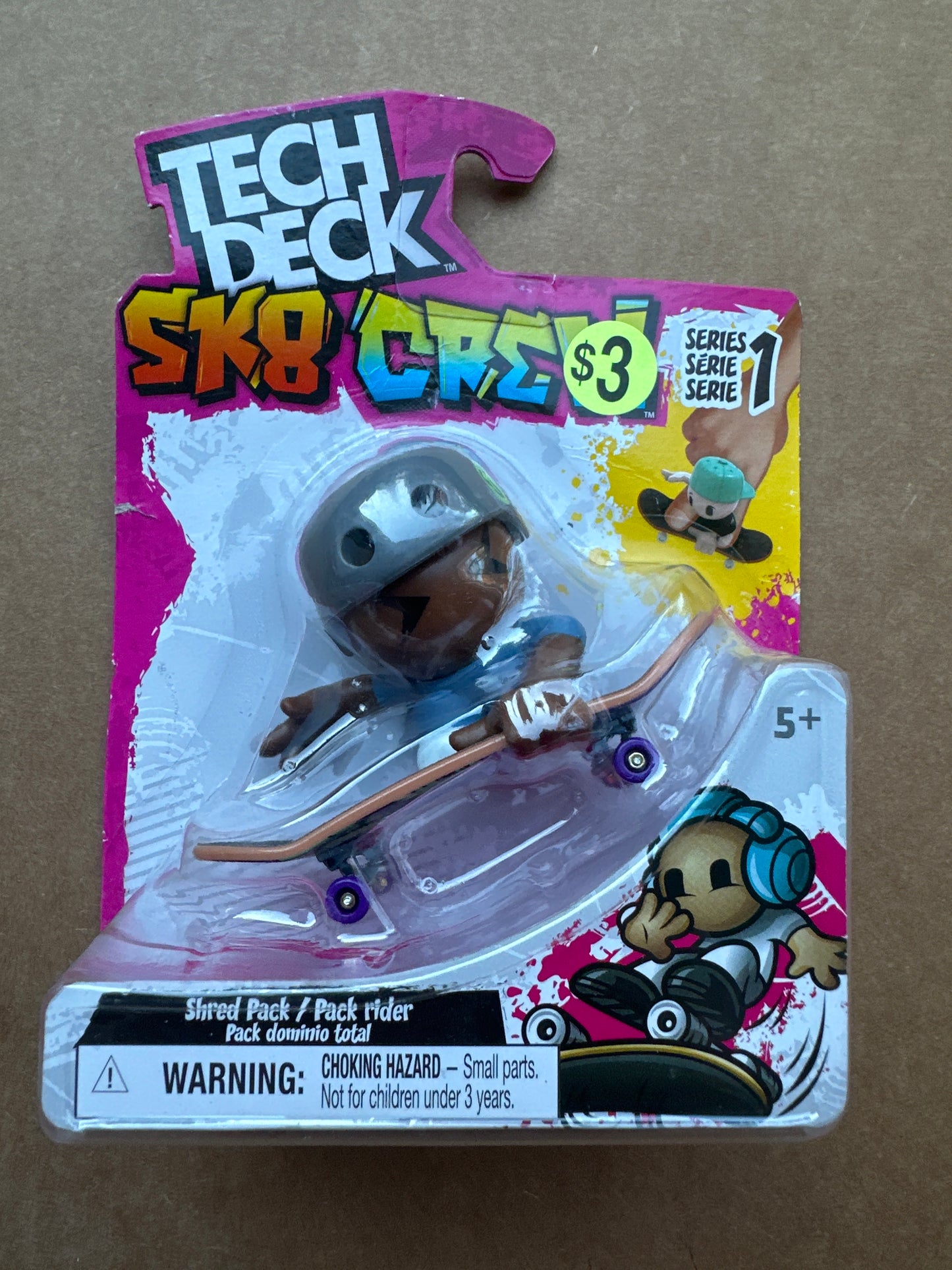 Tech Deck Sk8 Crew, Fingerboard with Collectible Figure, for Ages 5 and up (Styles May Vary)