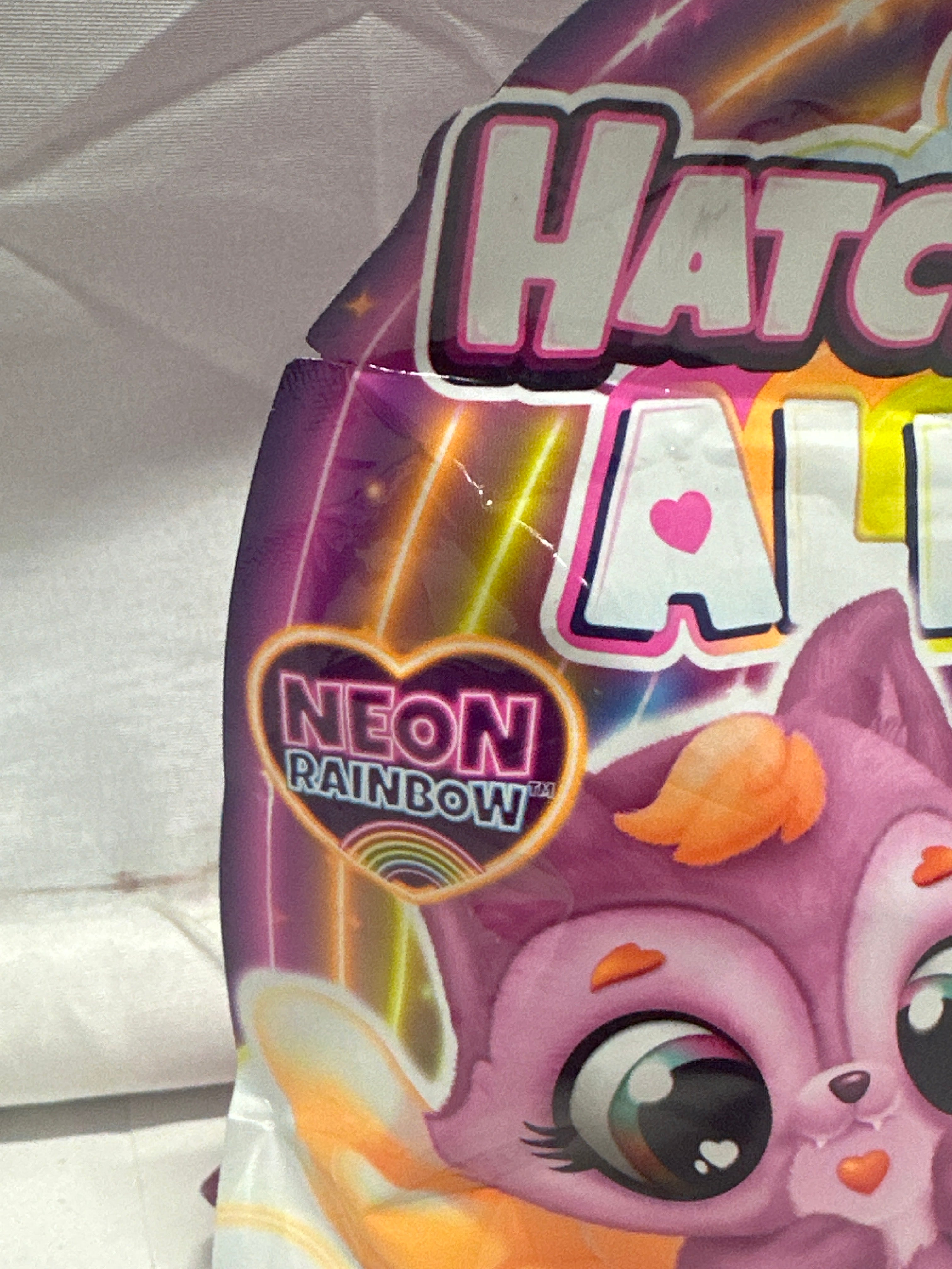Hatchimals Alive Neon Rainbow Amazing Color Hatch Surprise Figure 1 Pack