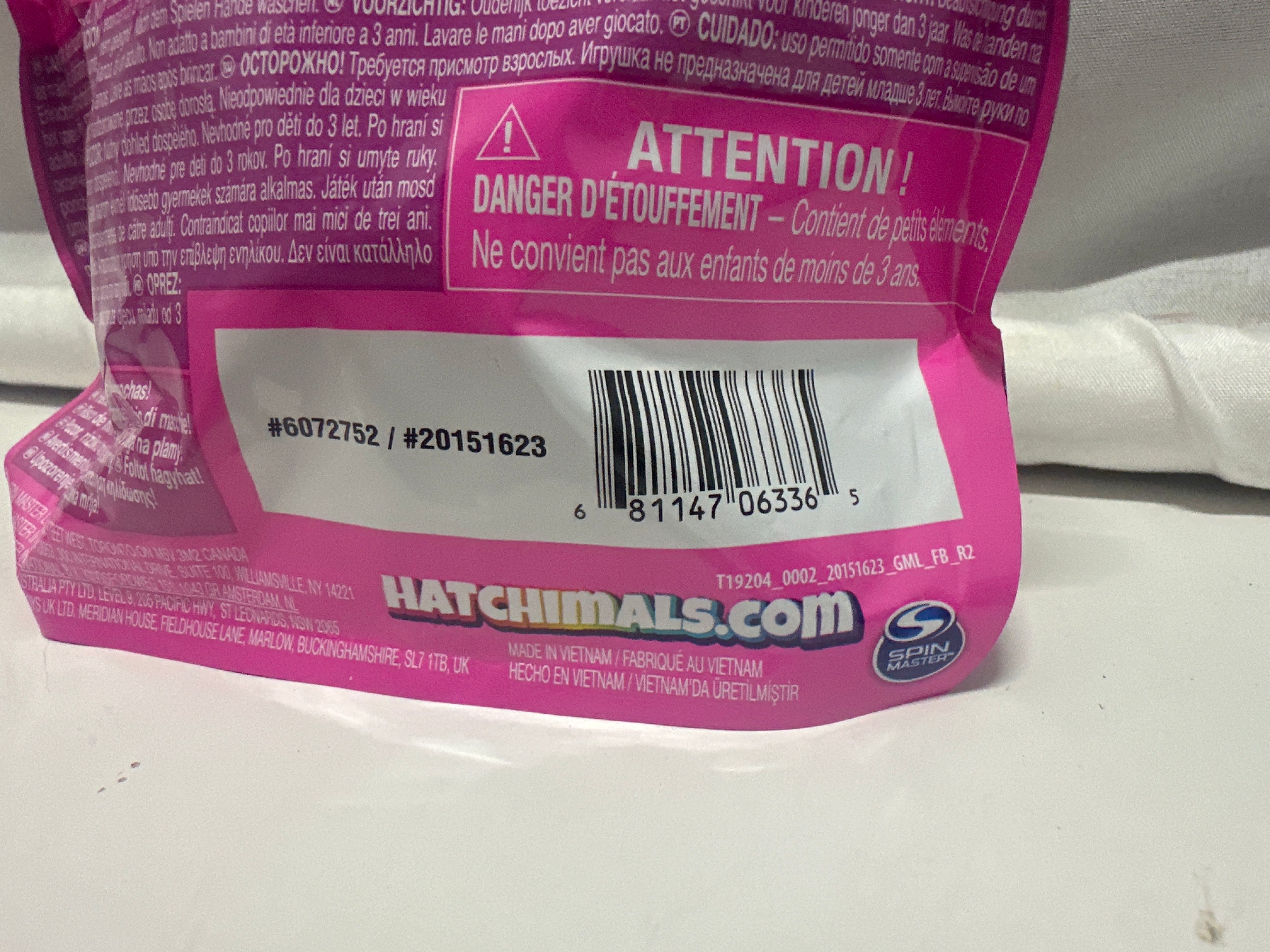 Hatchimals Alive Neon Rainbow Amazing Color Hatch Surprise Figure 1 Pack