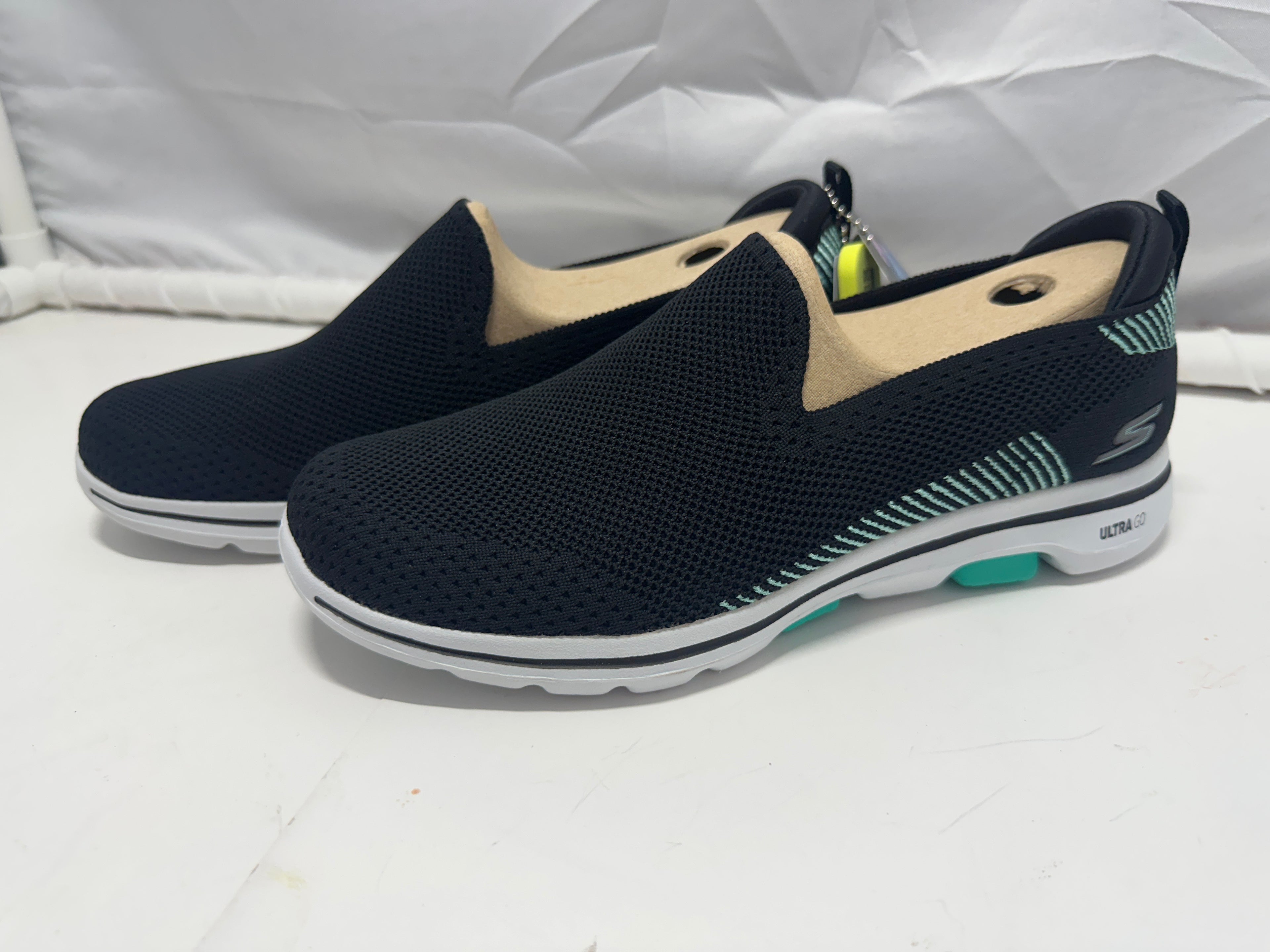 Skechers GOwalk 5 Prized Slip On Shoes Women's 9.5 Black Aqua New