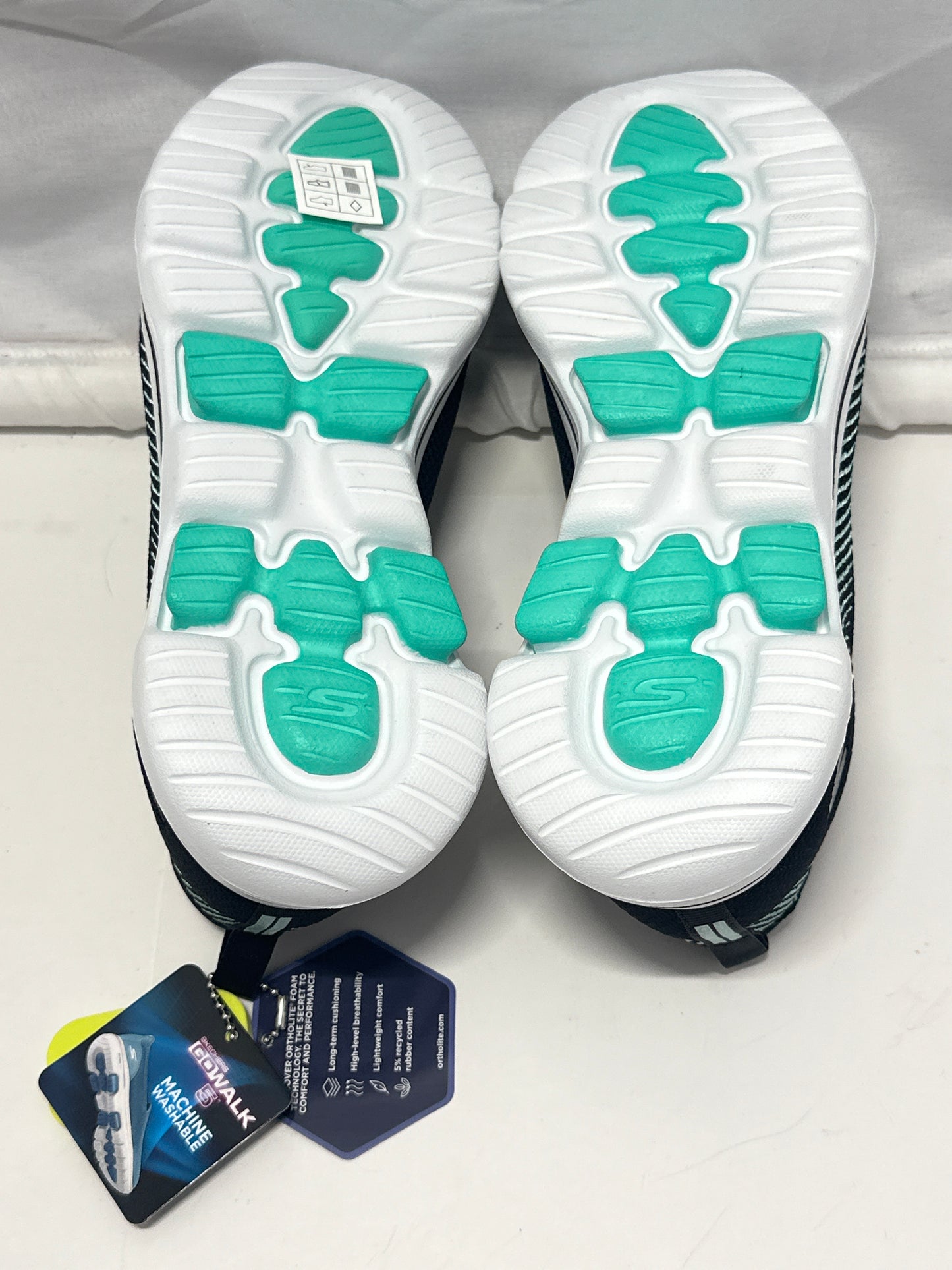 Skechers GOwalk 5 Prized Slip On Shoes Women's 9.5 Black Aqua New