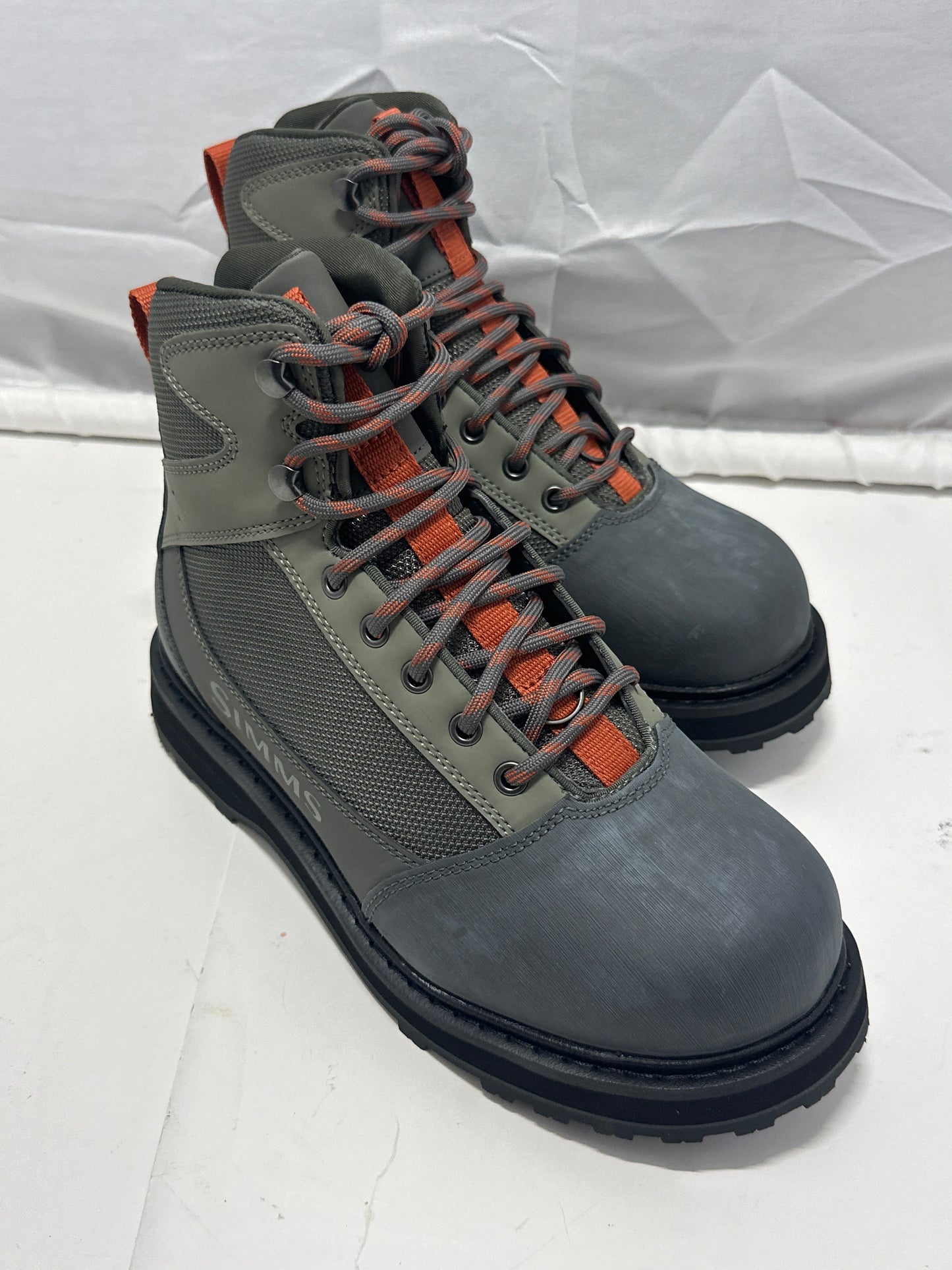 Simms Men's Tributary Rubber Wading Boots Basalt Size 7 Felt-Free Fishing