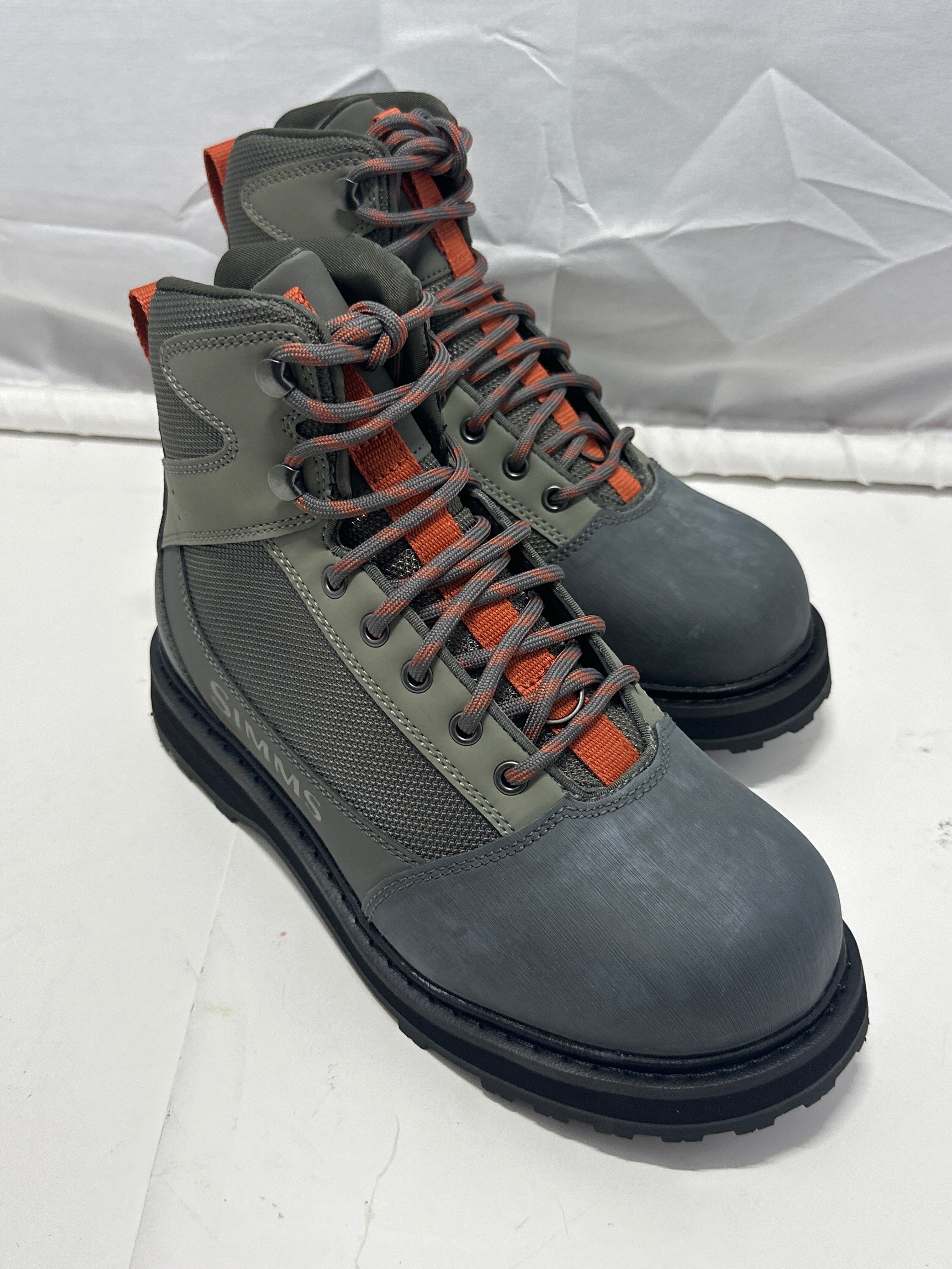 Simms Men's Tributary Rubber Wading Boots Basalt Size 7 Felt-Free Fishing
