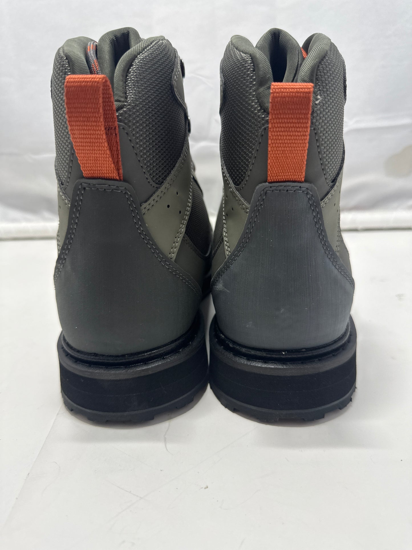 Simms Men's Tributary Rubber Wading Boots Basalt Size 7 Felt-Free Fishing