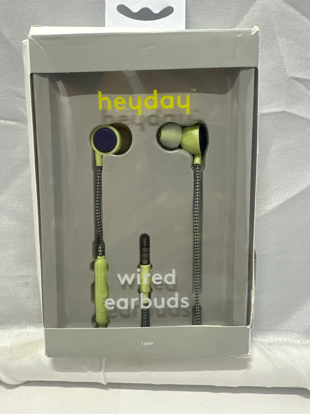 Heyday Wired Earbuds 3.5mm AUX Microphone Remote Pastel Lime New