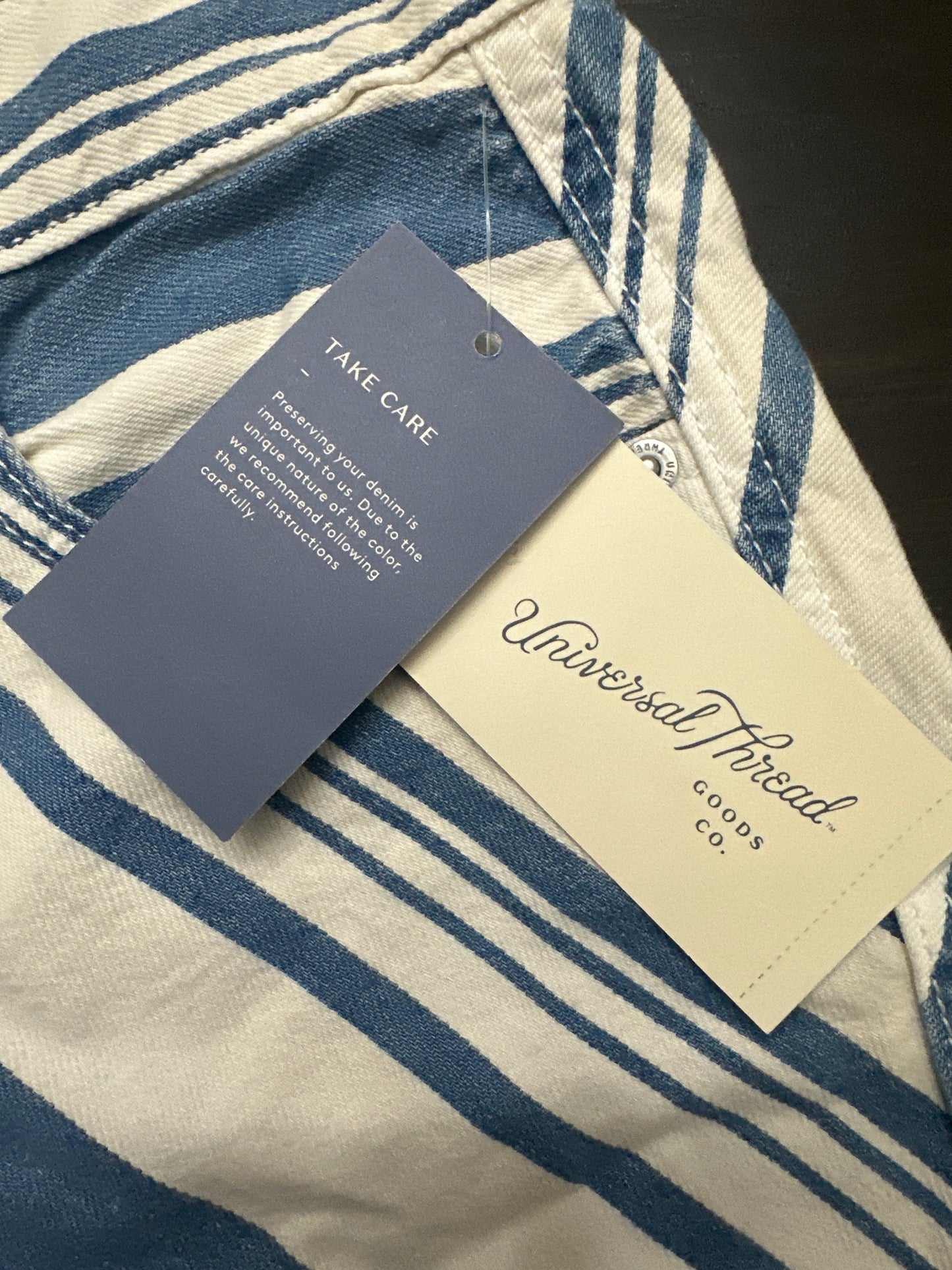 Universal Thread™ Blue & Cream Striped Denim Shorts – Women’s Size 6