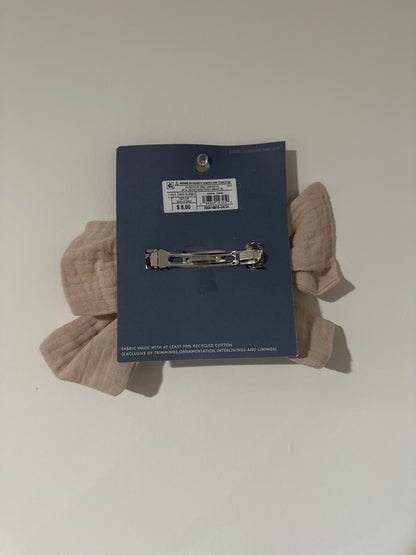 Universal Thread™ Textured Fabric Hair Bow Clip – Neutral Beige