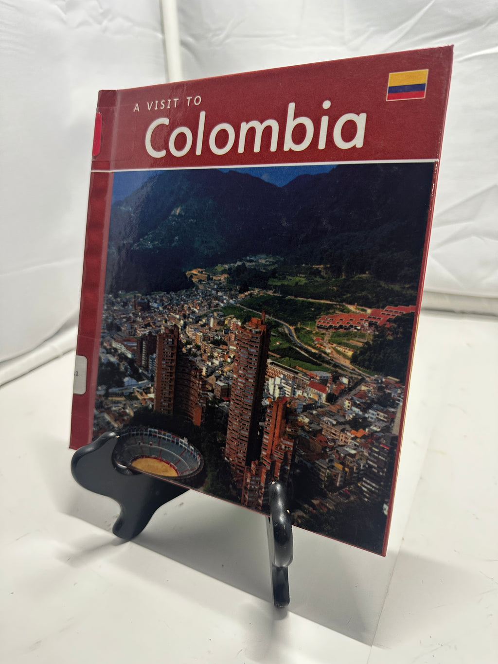 A visit to Colombia by Mary Virginia Fox Hardcover Children