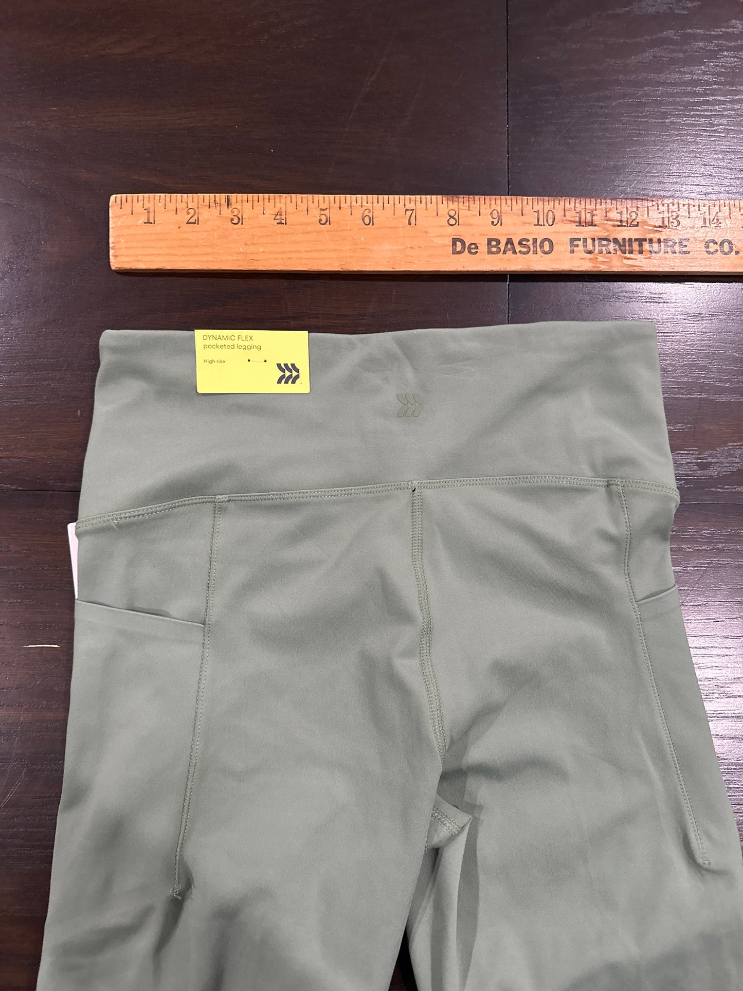 All in Motion Dynamic Flex Pocketed Leggings Women’s M High Rise 7/8 Olive