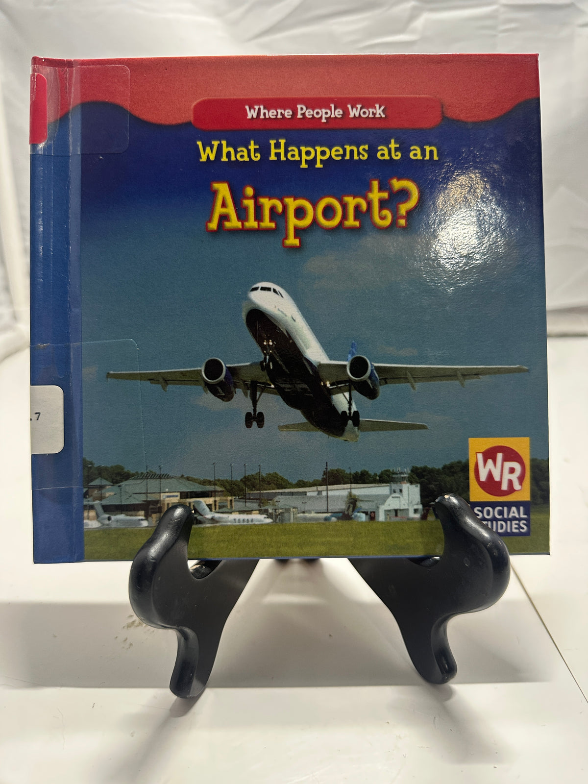What Happens at an Airport? by Amy Hutchings Hardcover