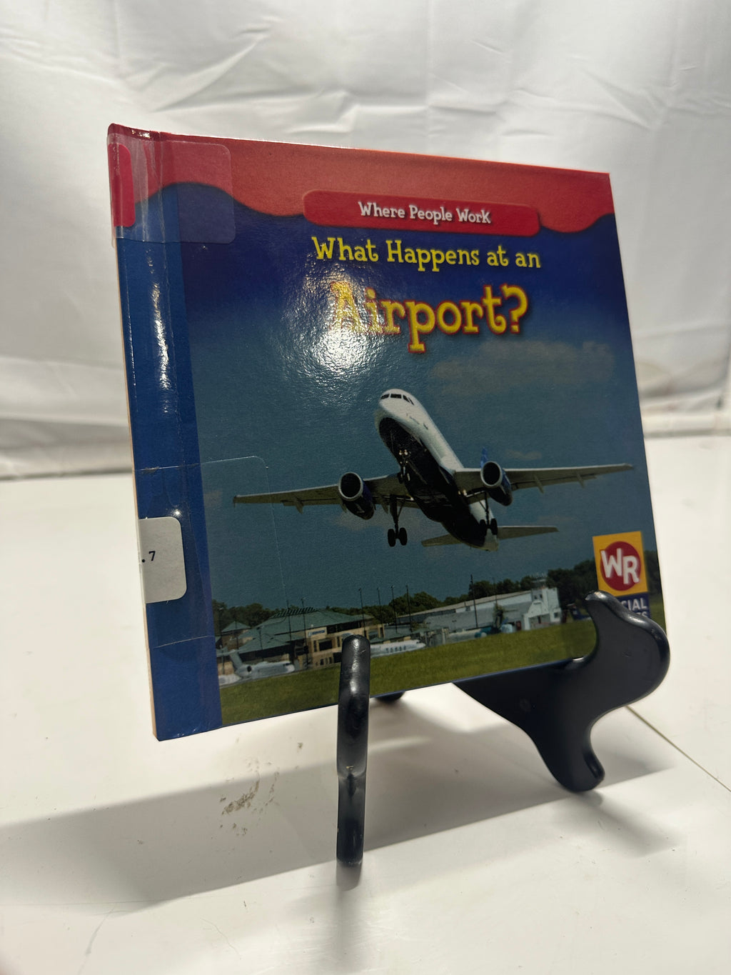 What Happens at an Airport? by Amy Hutchings Hardcover