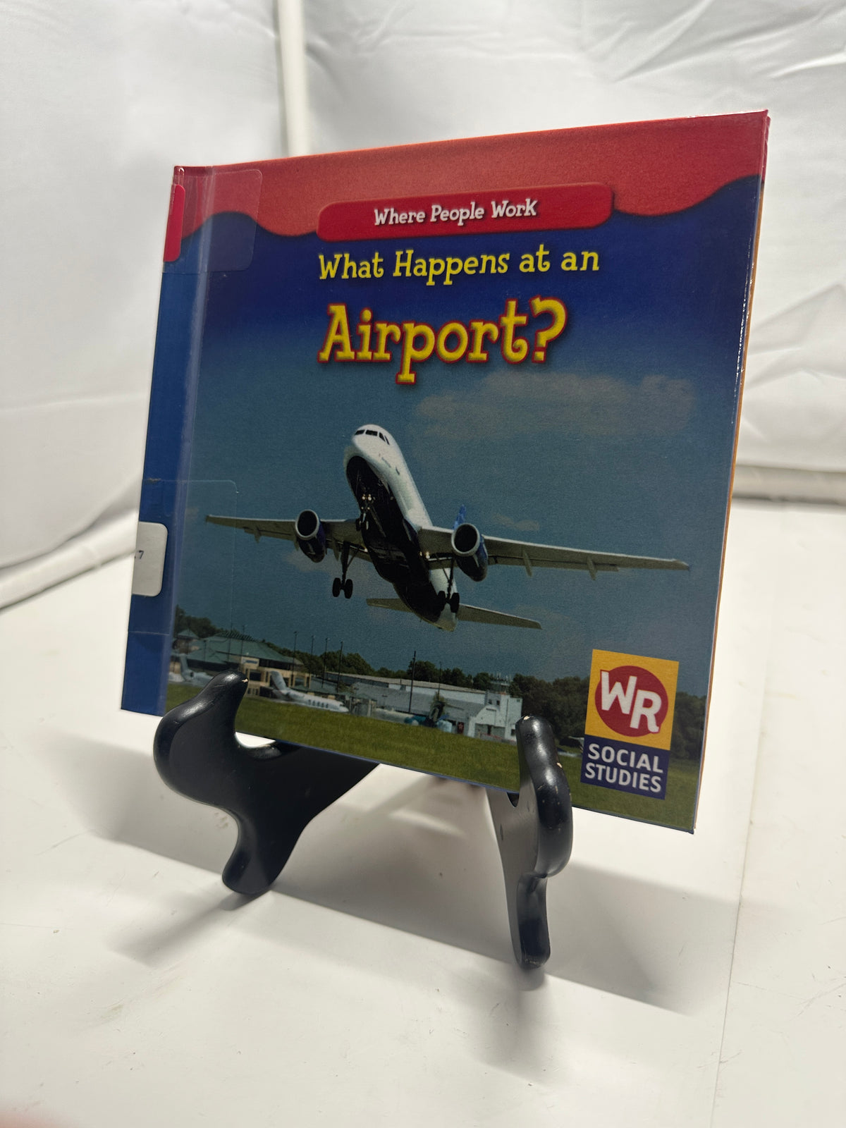 What Happens at an Airport? by Amy Hutchings Hardcover