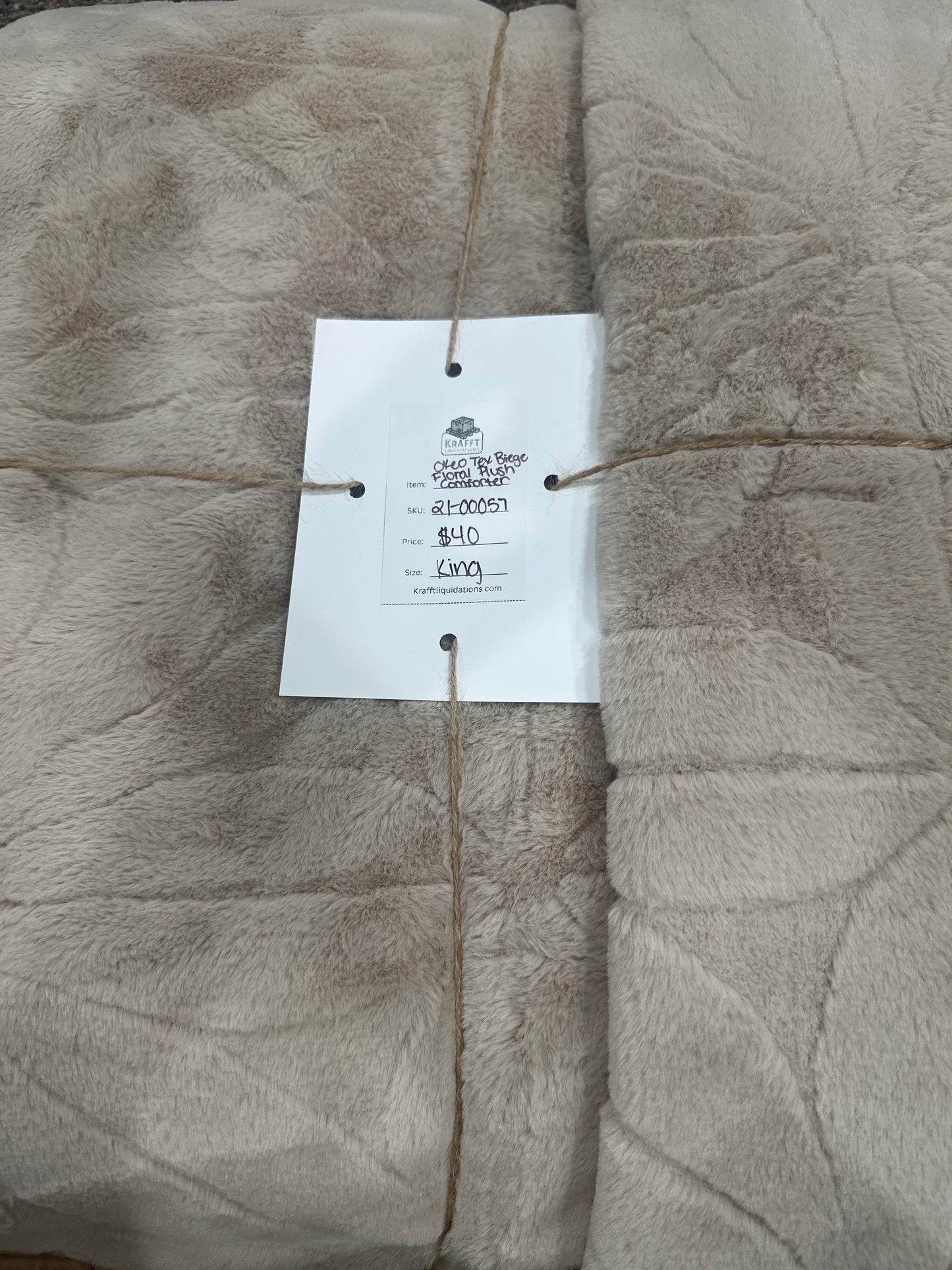 Okeo-Tek Biege Floral Plush Comforter