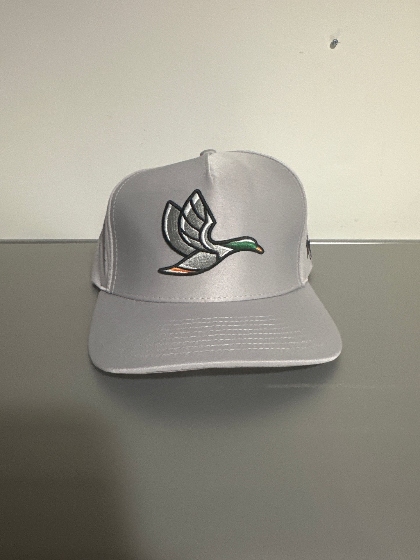 Waggle Golf Trucker Hat – “Decoy Hat” Duck Gray