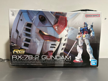 Bandai RG RX-78-2 Gundam – 1/144 Real Grade Close-Combat Mobile Suit Model Kit