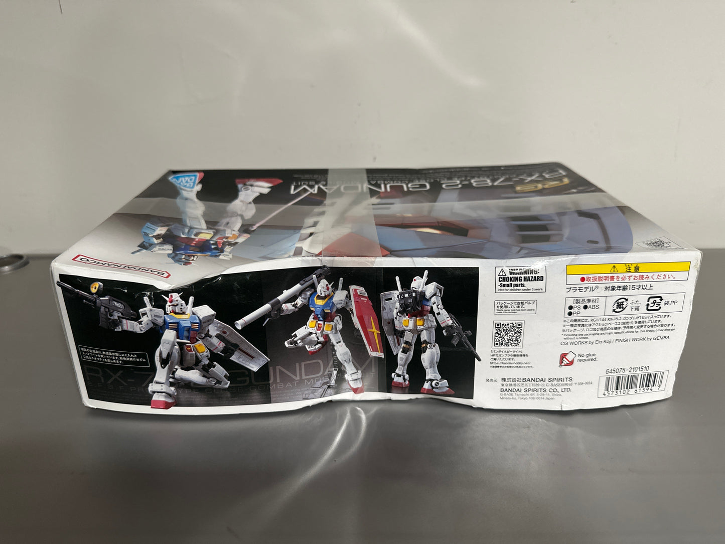 Bandai RG RX-78-2 Gundam – 1/144 Real Grade Close-Combat Mobile Suit Model Kit