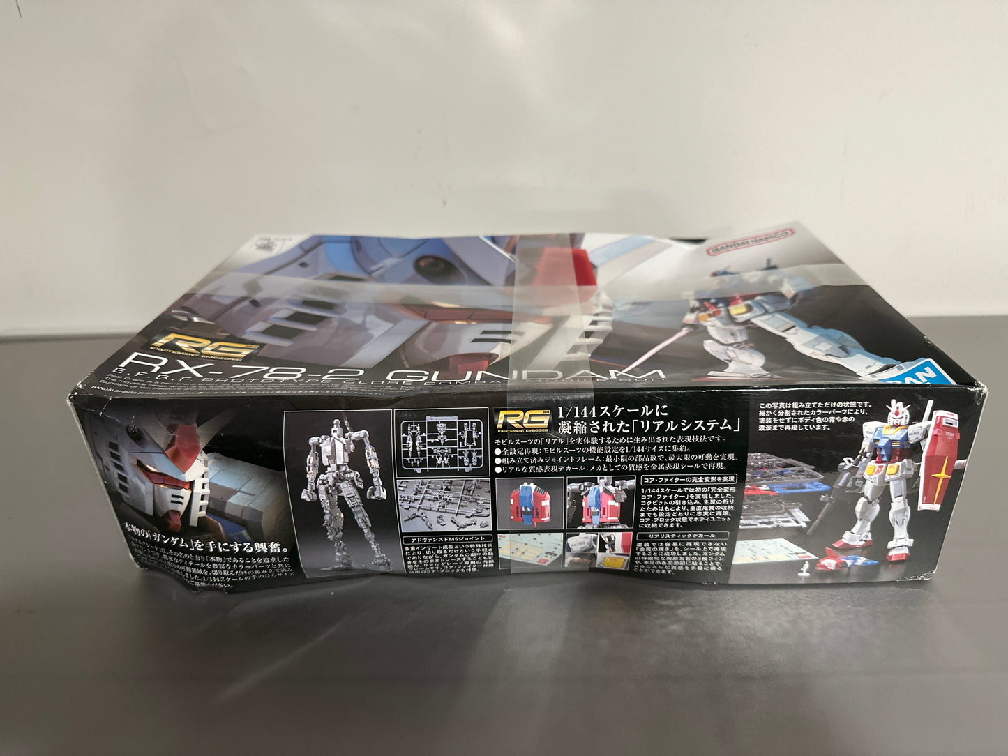 Bandai RG RX-78-2 Gundam – 1/144 Real Grade Close-Combat Mobile Suit Model Kit