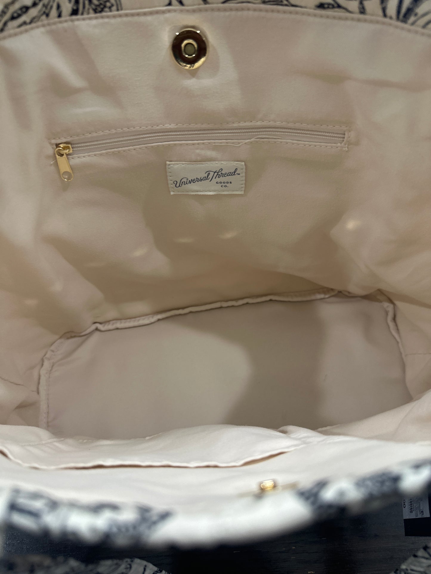 Universal Thread™ Quilted Tote Bag – Stucco Paisley Print