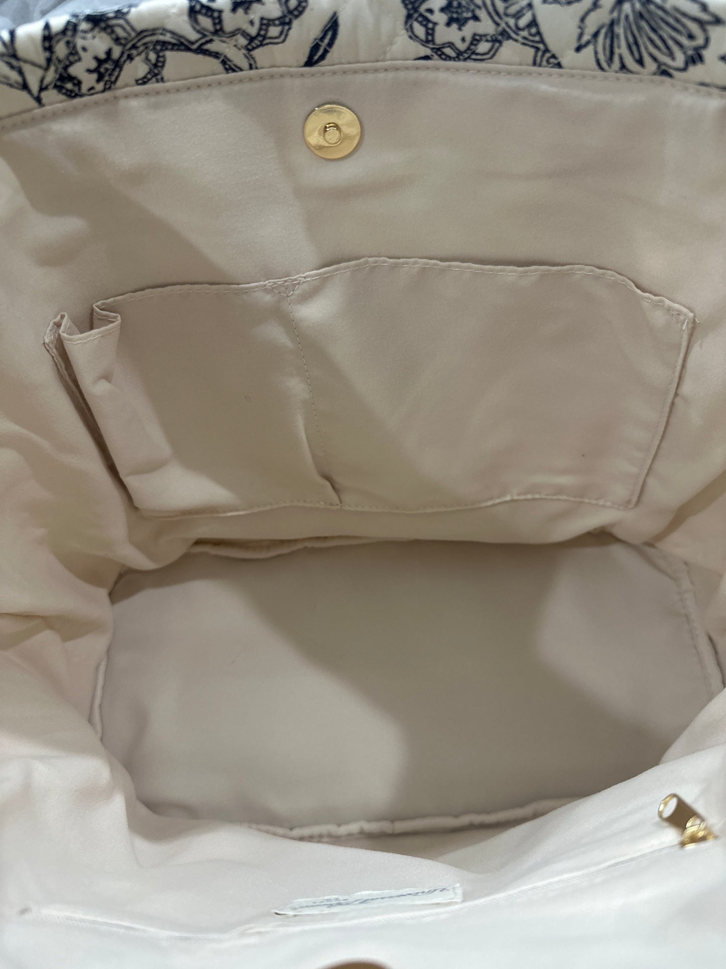 Universal Thread™ Quilted Tote Bag – Stucco Paisley Print